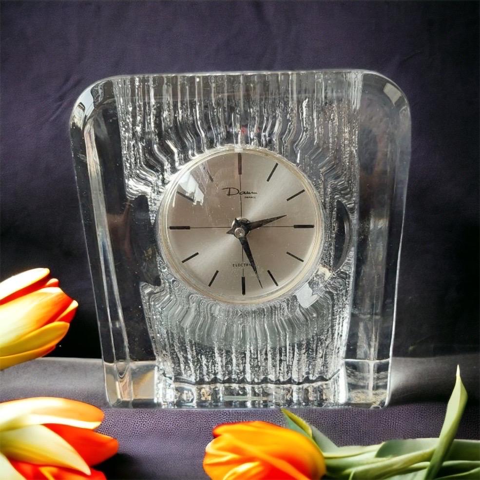 Daum Crystal Table Clock from the 1960s, France In Good Condition In DÉNIA, ES