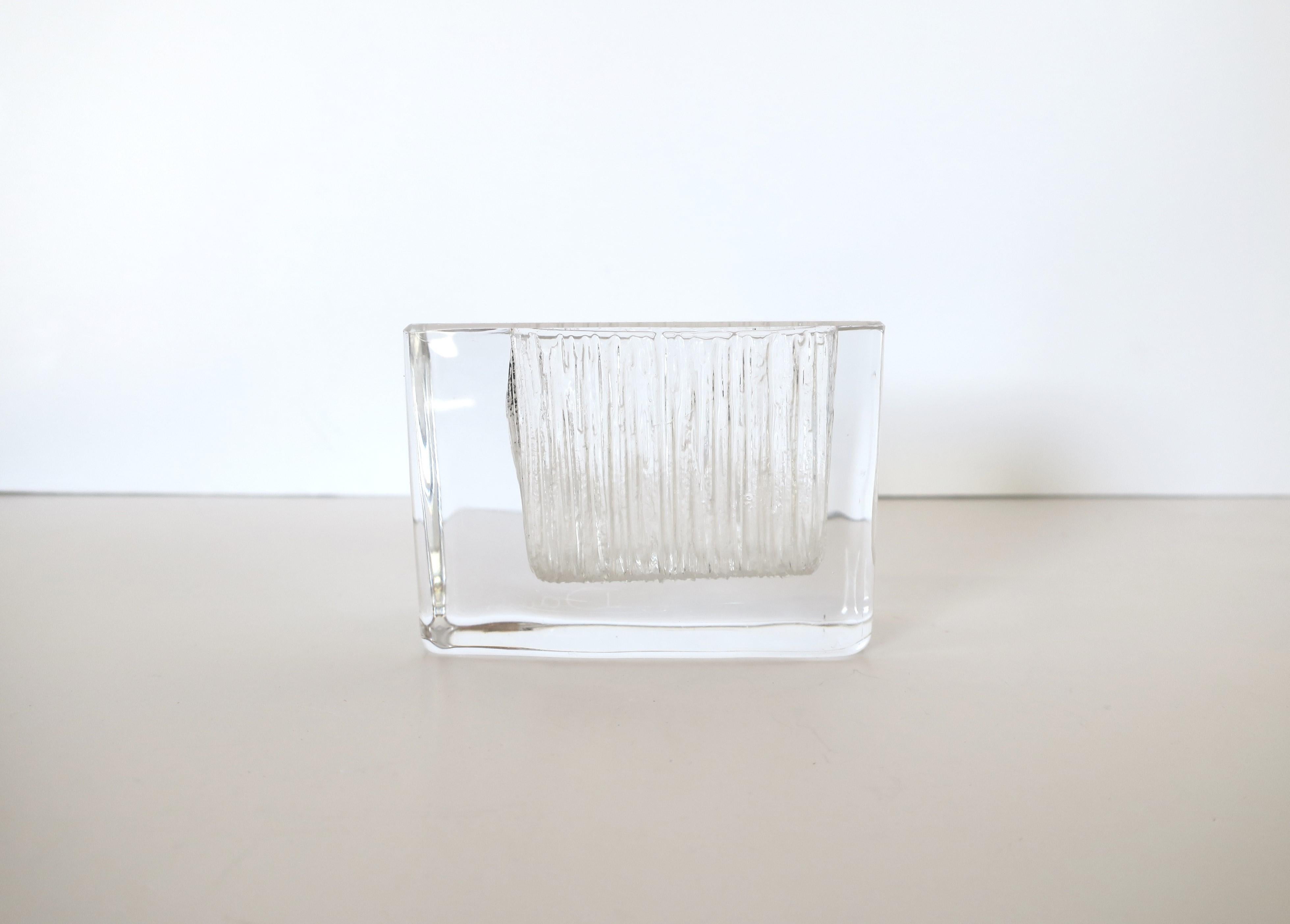 Français Vase français en cristal Daum en vente