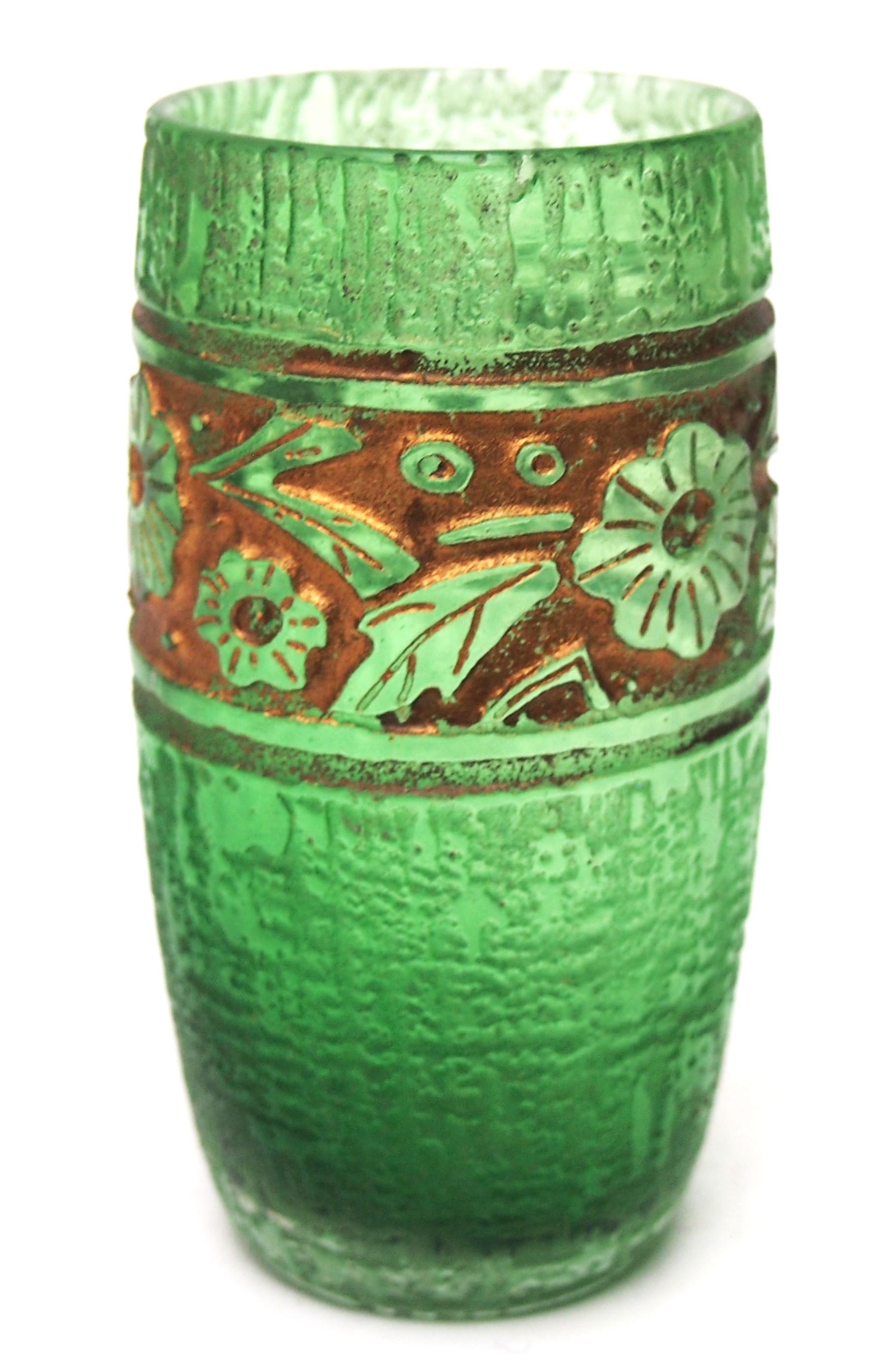 Francese Daum Vaso a botte in vetro verde Art Deco con taglio profondo all'acido - Francia, 1920 ca. in vendita