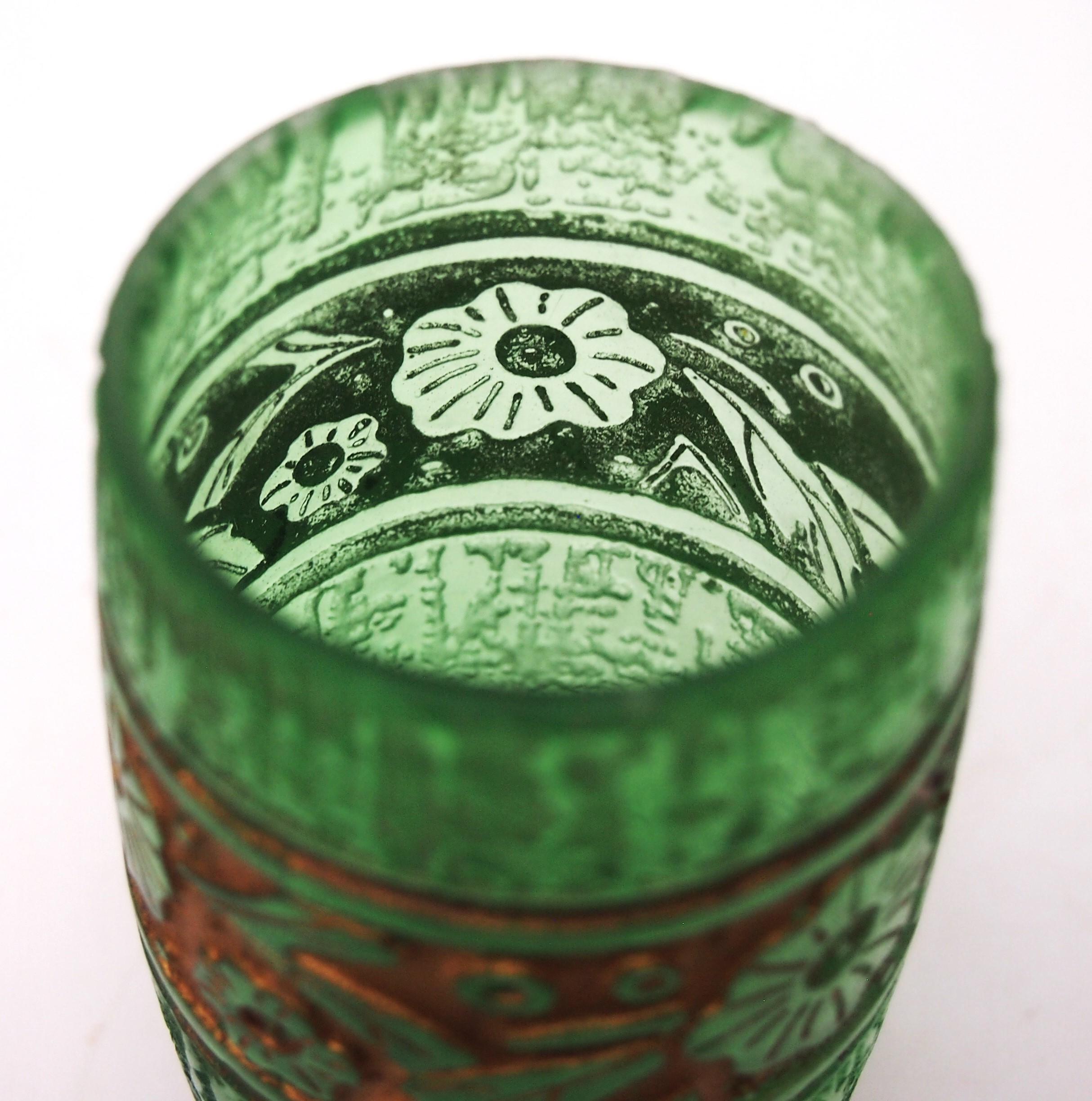 Daum Vaso a botte in vetro verde Art Deco con taglio profondo all'acido - Francia, 1920 ca. In condizioni buone in vendita a Worcester Park, GB
