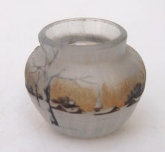 Daum Vase d'hiver hollandais en émail et camée découpé à l'acide Ultra-miniature -Français c1900