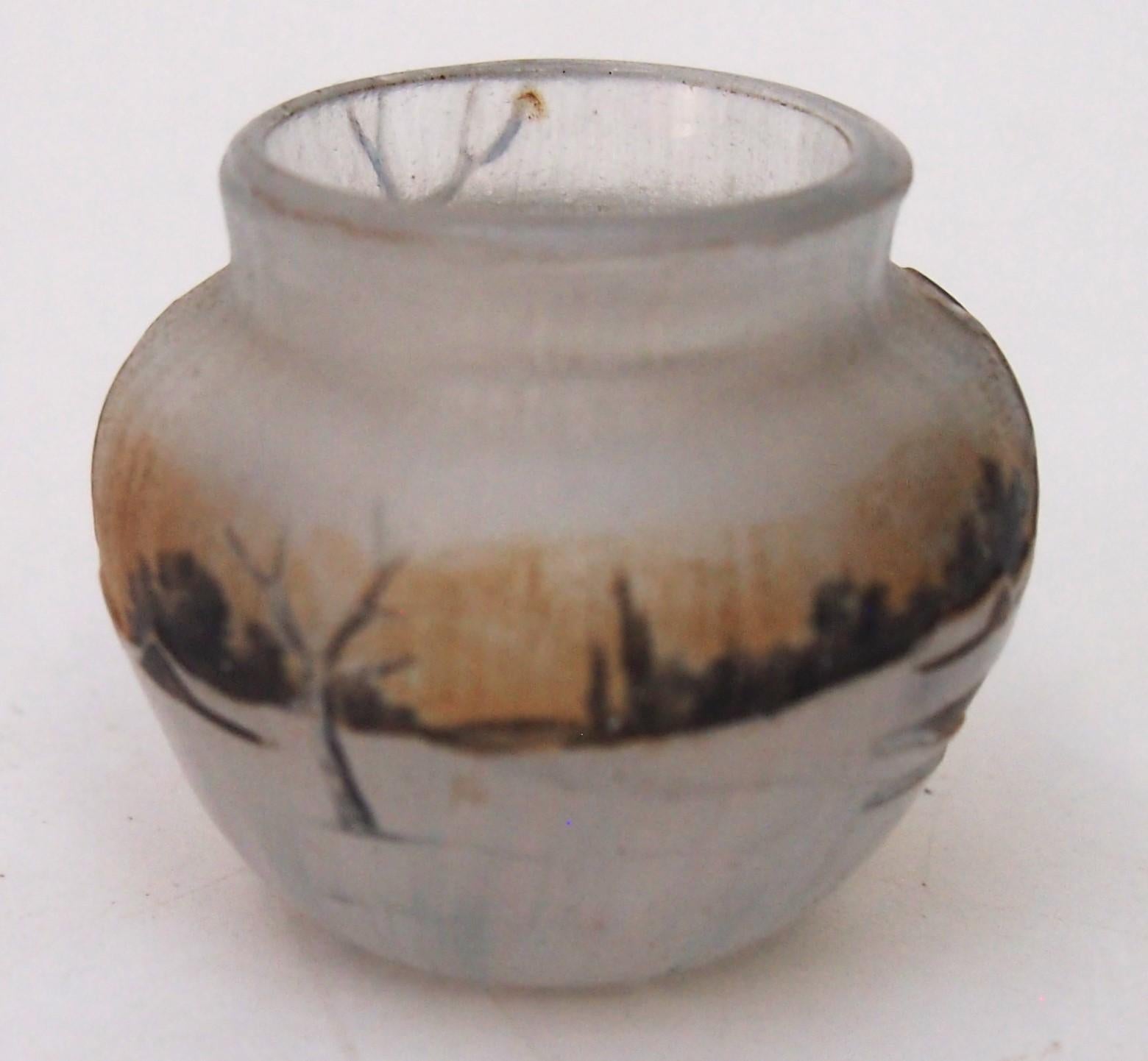 Art nouveau Daum Vase d'hiver hollandais en émail et camée découpé à l'acide Ultra-miniature -Français c1900
