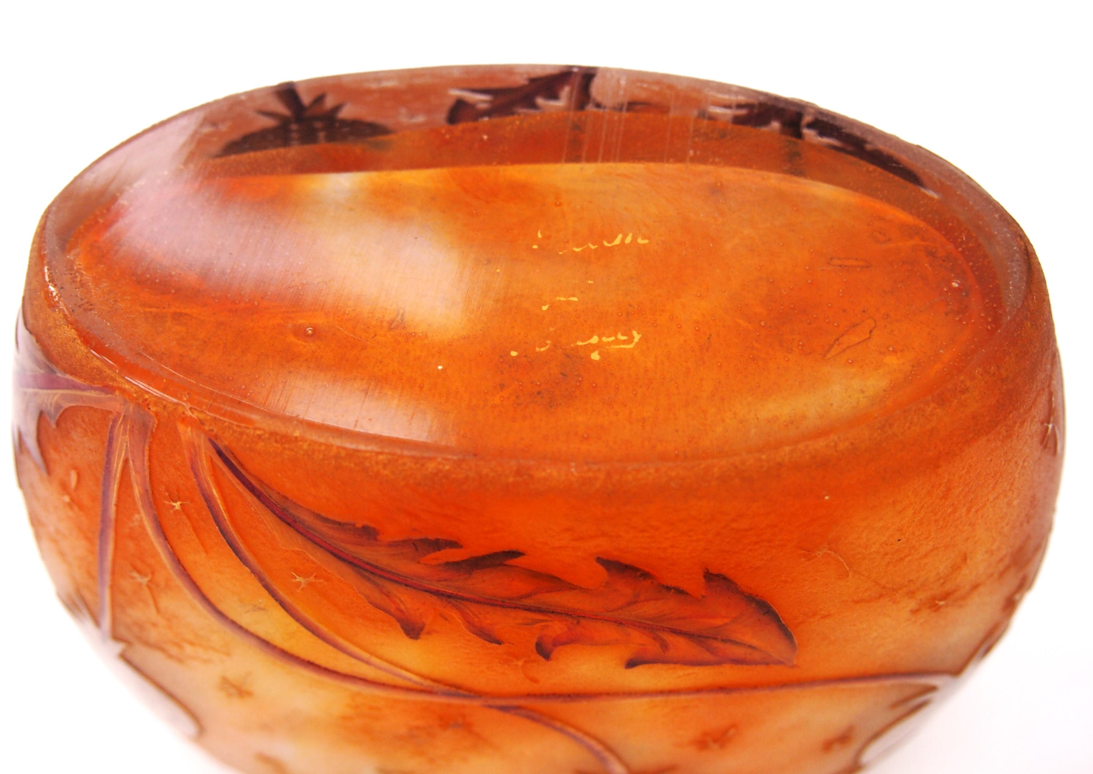 Inizio XX secolo Vaso da cuscino in vetro con smalto e cammeo di Daum raffigurante denti di leone - Francia, 1900 ca. in vendita