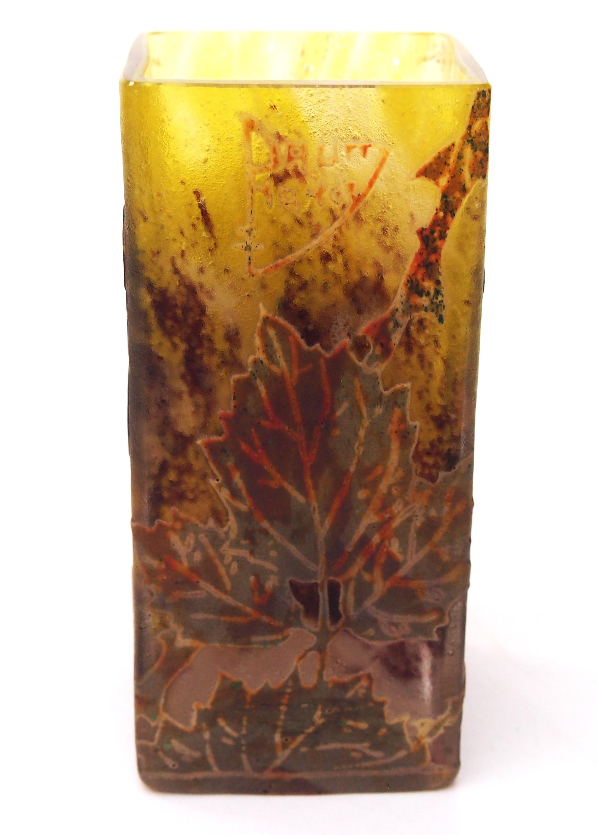 Francese Vaso in vetro con smalto e cammeo di Daum raffigurante delle more - Francia, 1900 ca.
