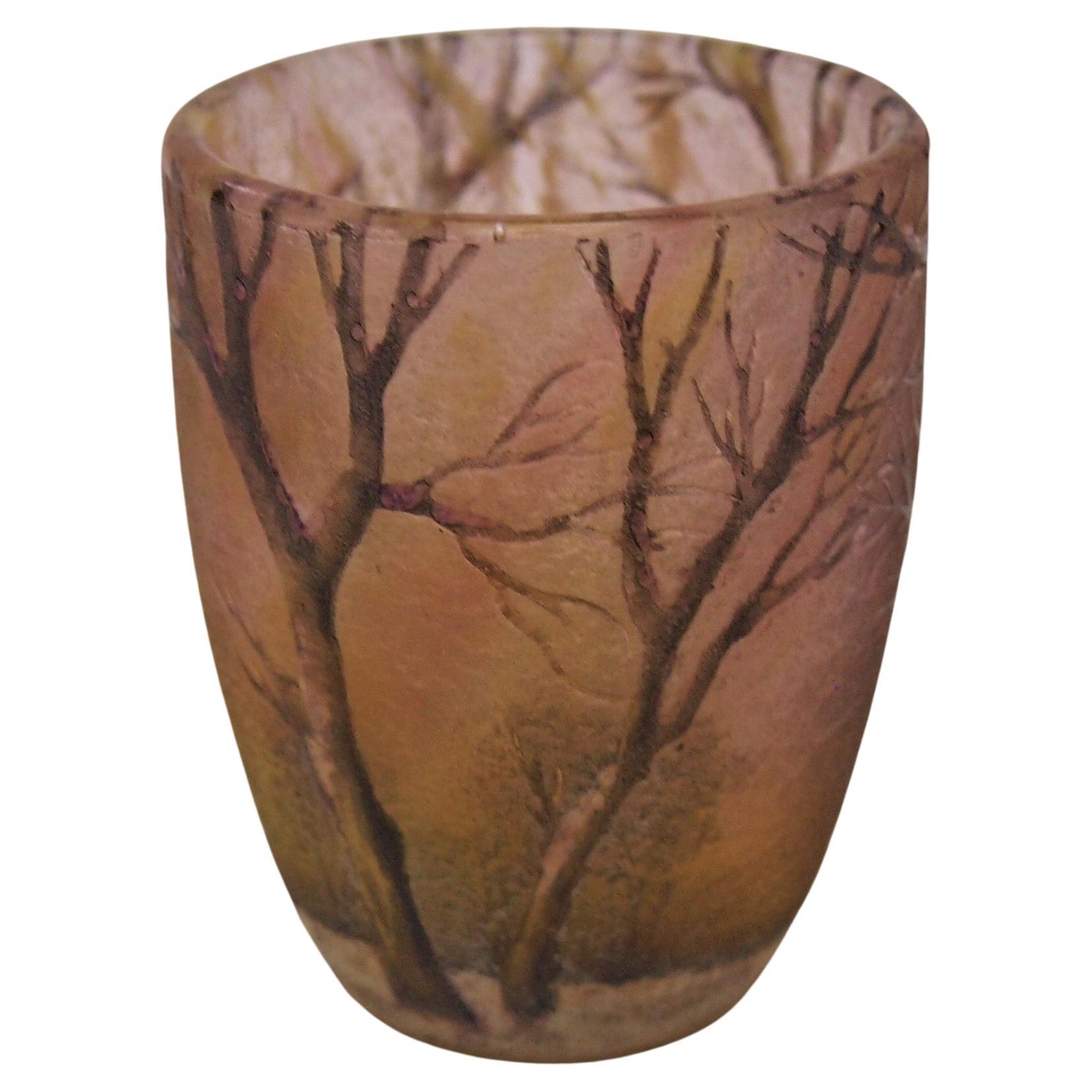 Daum Vase en verre émaillé et camée Miniature Winter Scene Français c1900