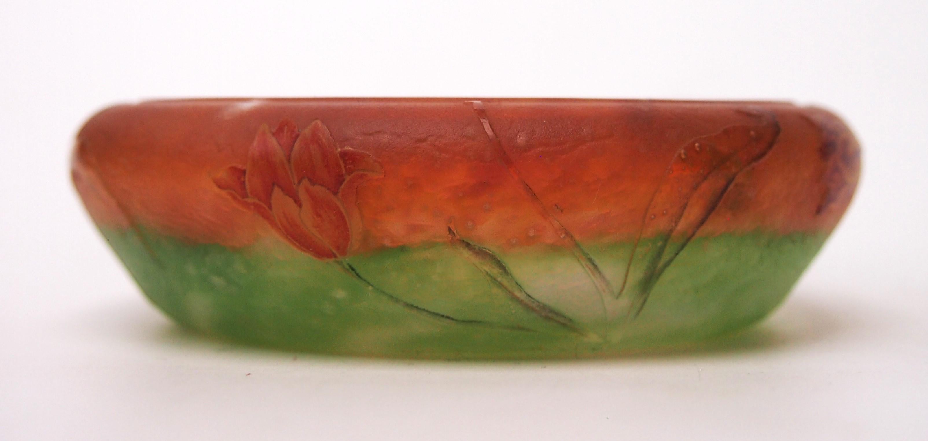 Art Nouveau Ciotola a tulipano in vetro basso Daum smaltato e cammeo - Francia, 1900 ca. in vendita