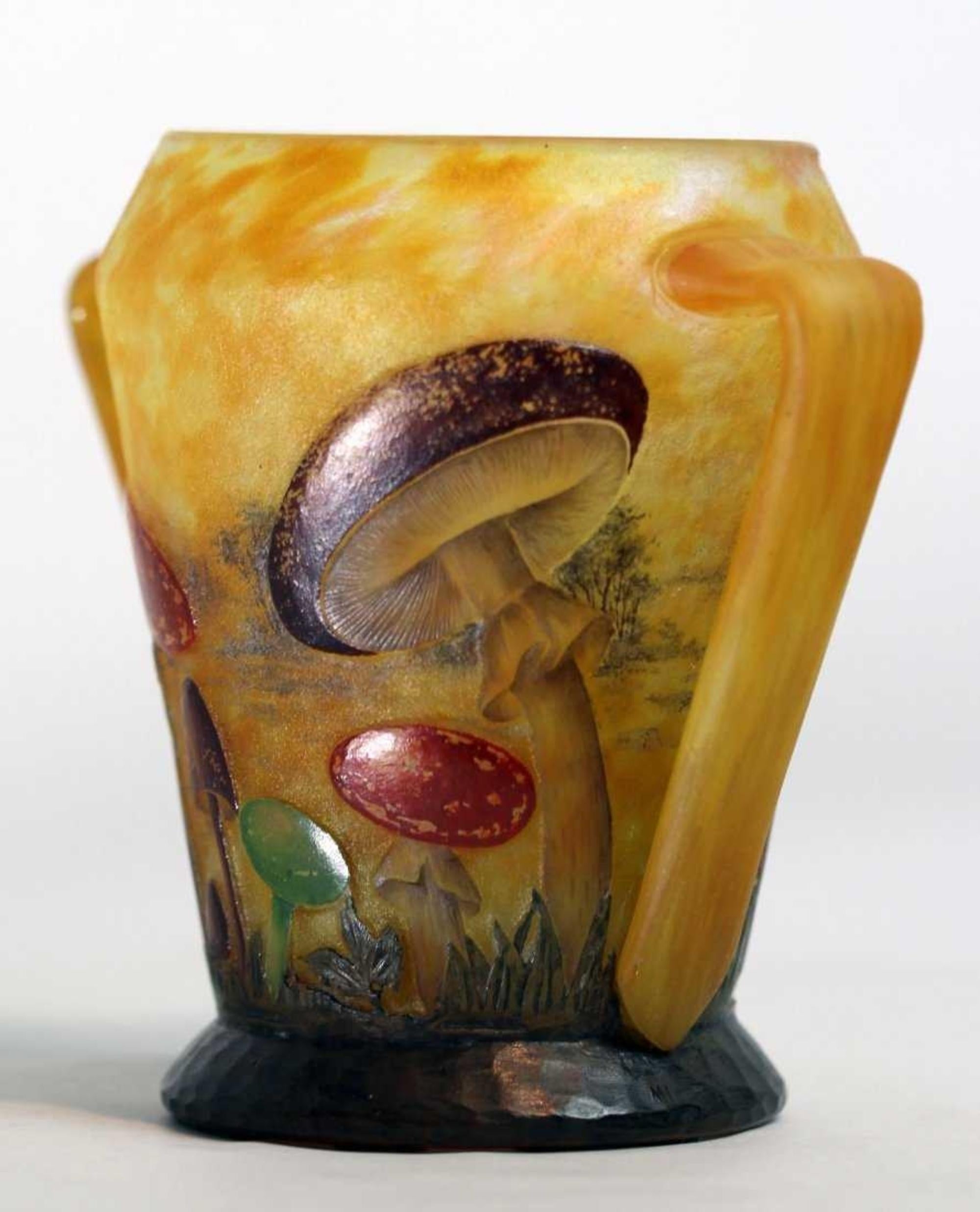 Daum enameled cameo glass two handled “Mushroom” vase,
circa 1900. 
Signed Daum Nancy. 

Measure: Height 5.9 inches.
Condition
Very good condition.
