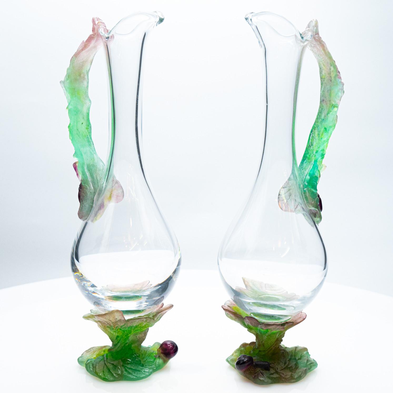 Français Daum, Exquise Set of Two Carafes Pâte de verre, Lilas Aqua Green Pink, France en vente