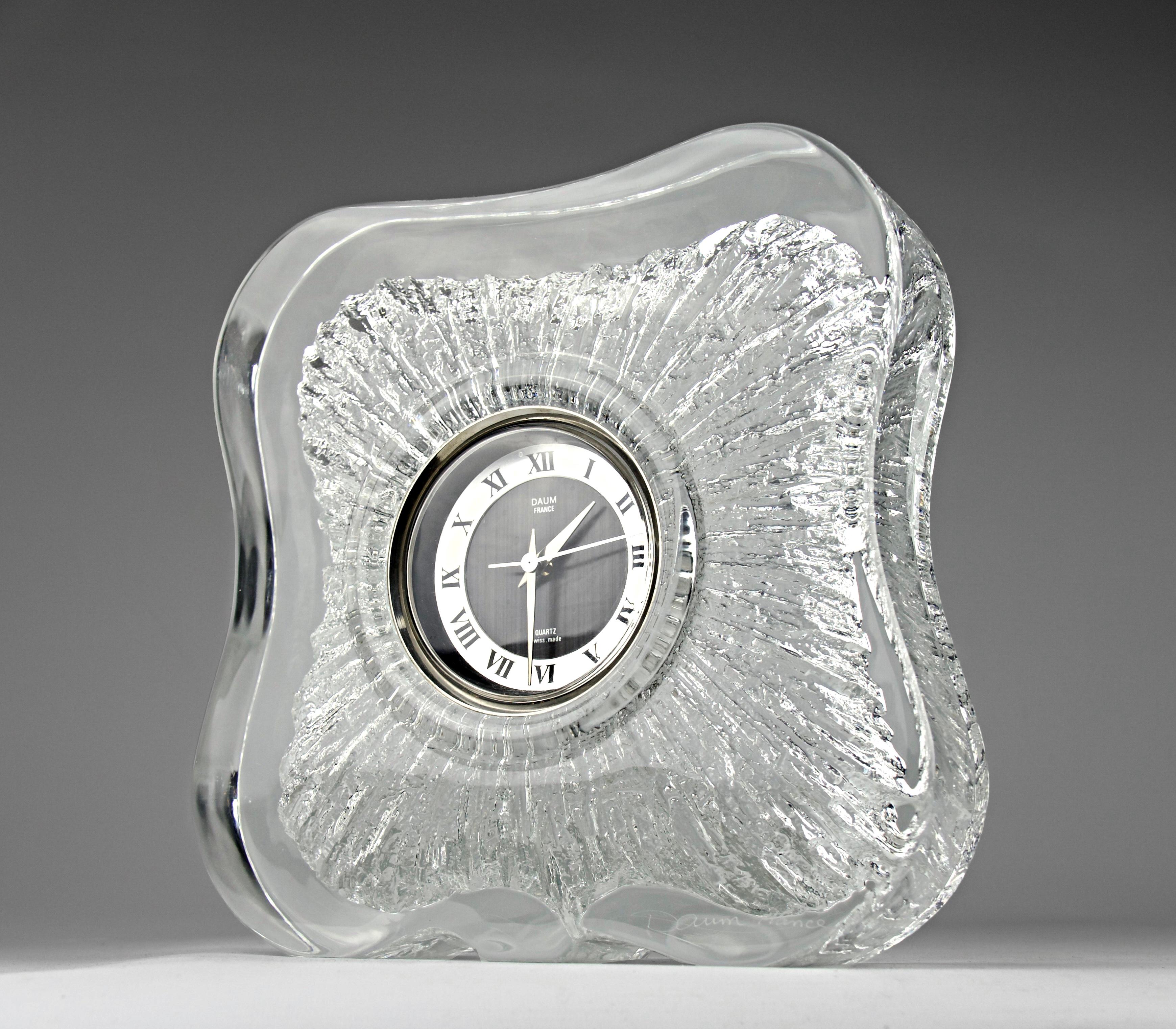 Daum France, Anemone Table Clock, France 1970s In Good Condition For Sale In PARIS, FR