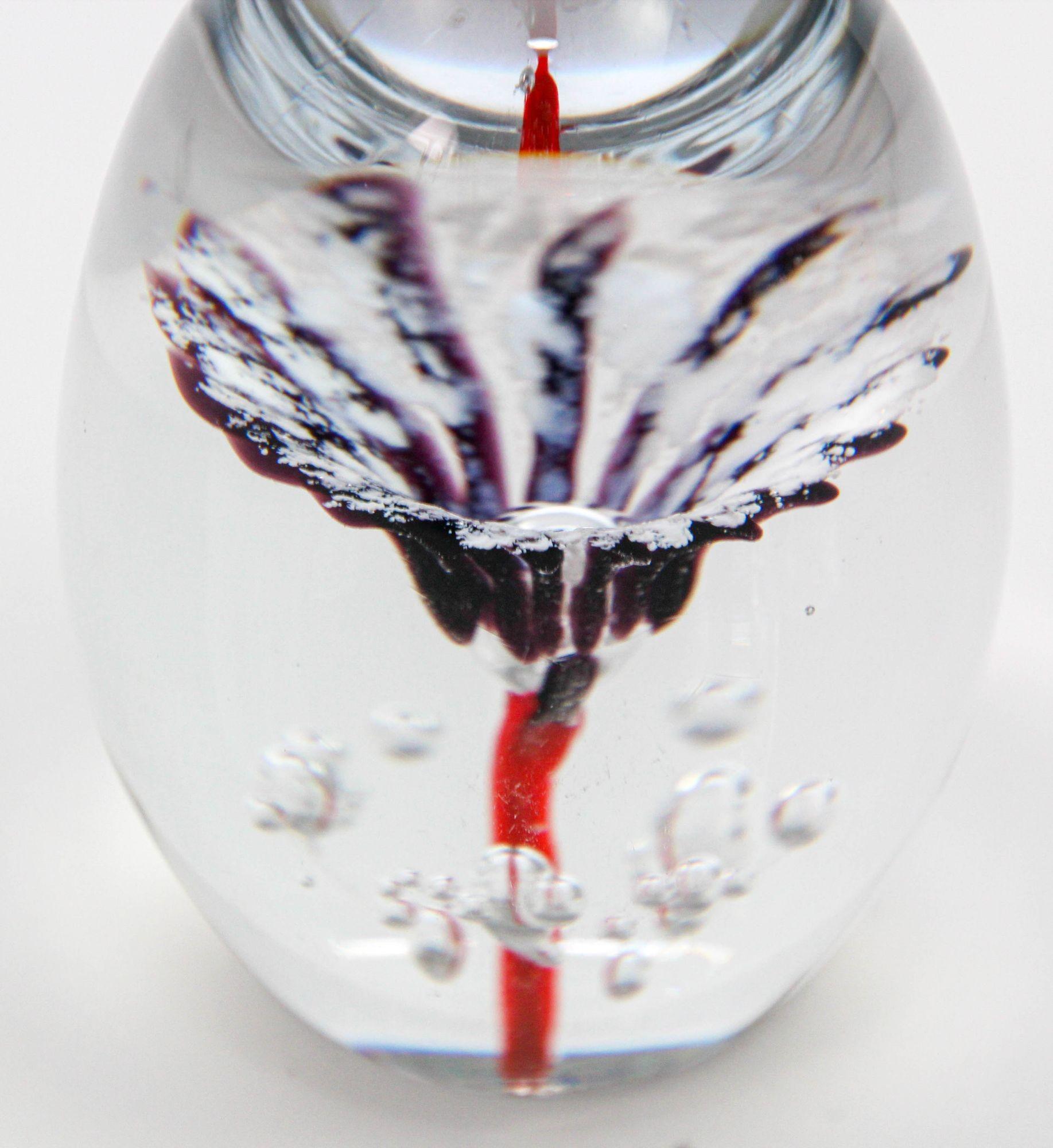 Daum France Briefbeschwerer aus mundgeblasenem Kristall-Kunstglas, signiert in Eiform, Rot, Blau, Weiß und Weiß (Handgefertigt) im Angebot