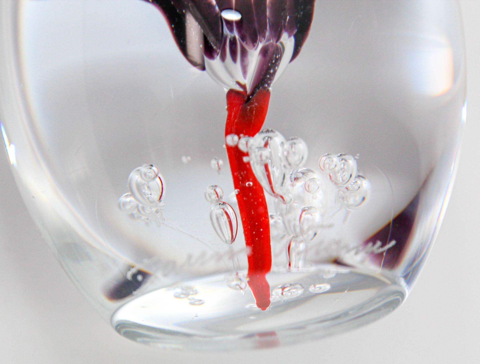 Daum France Briefbeschwerer aus mundgeblasenem Kristall-Kunstglas, signiert in Eiform, Rot, Blau, Weiß und Weiß im Angebot 1