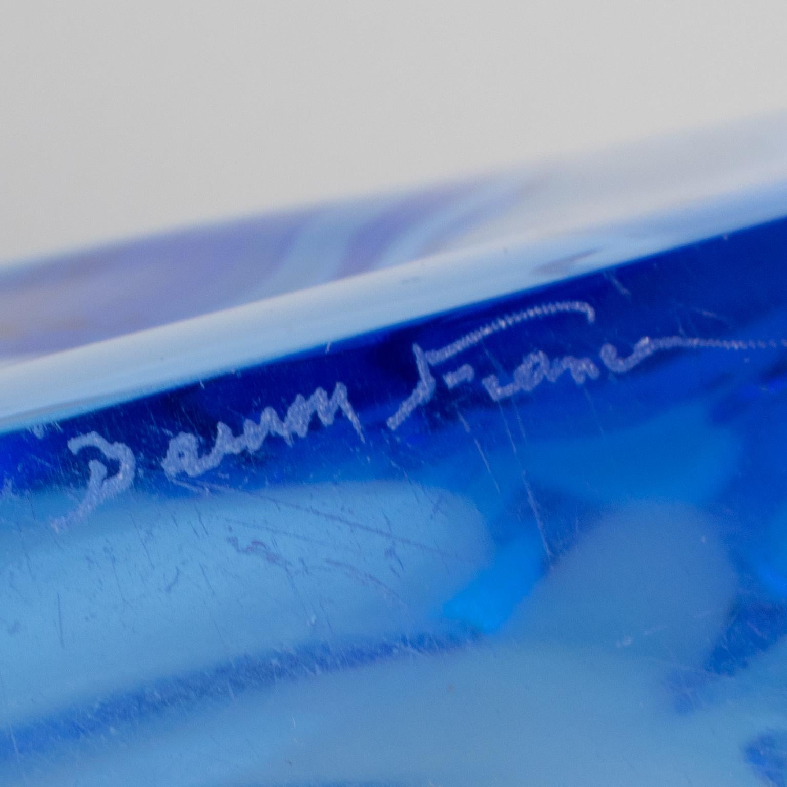 Vaso di cristallo blu Daum France, circa 1950 in vendita 3