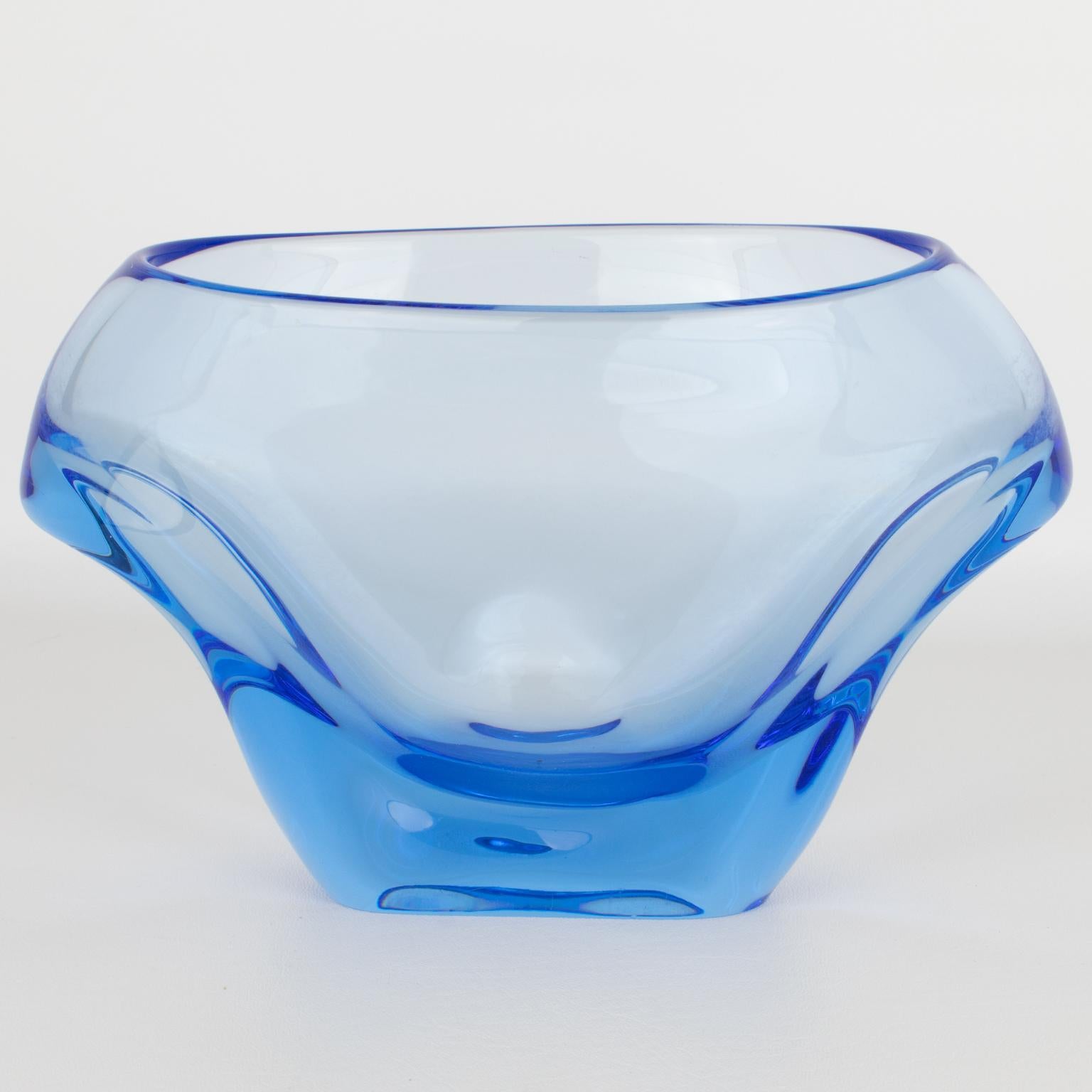 Francese Vaso di cristallo blu Daum France, circa 1950 in vendita