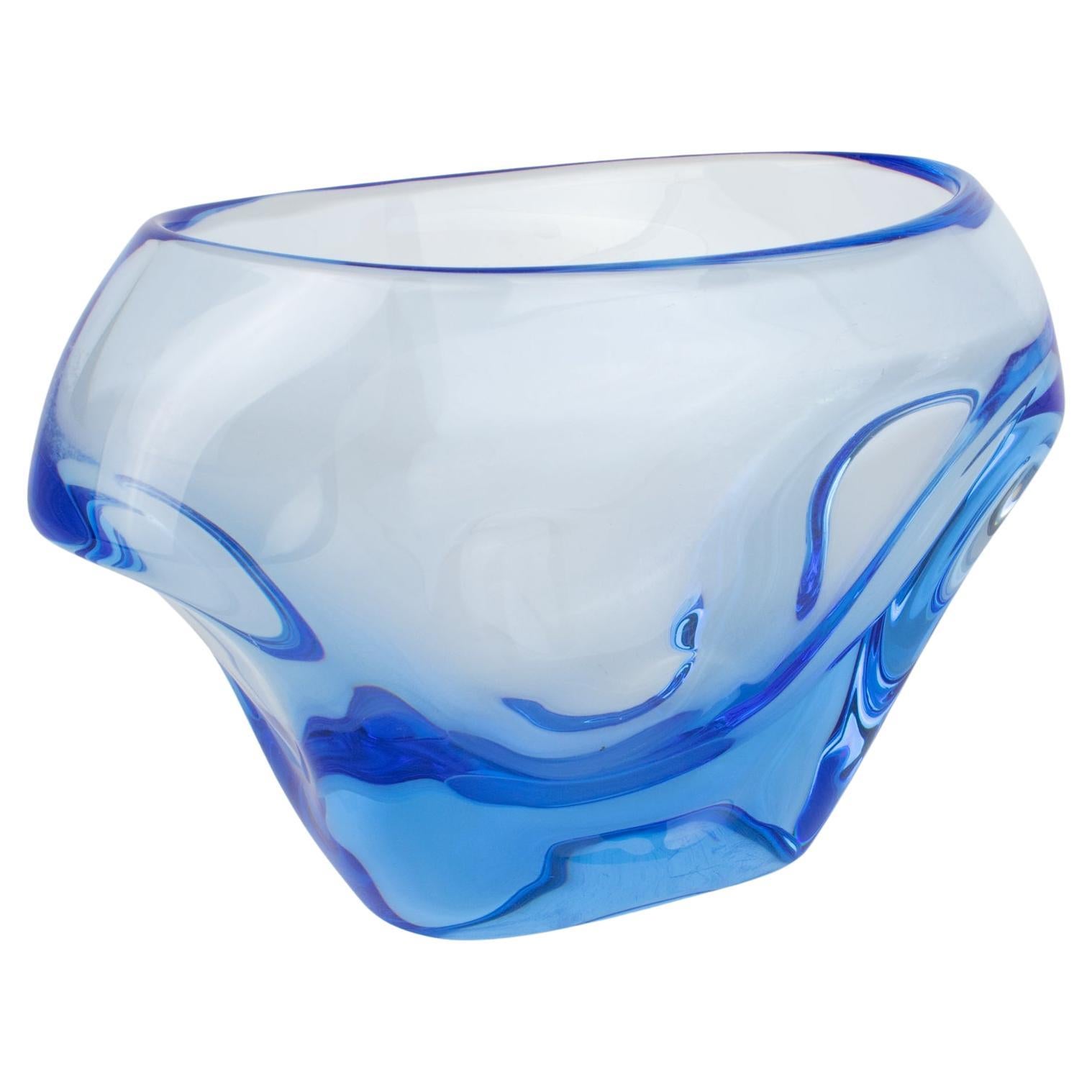 Vaso di cristallo blu Daum France, circa 1950 in vendita