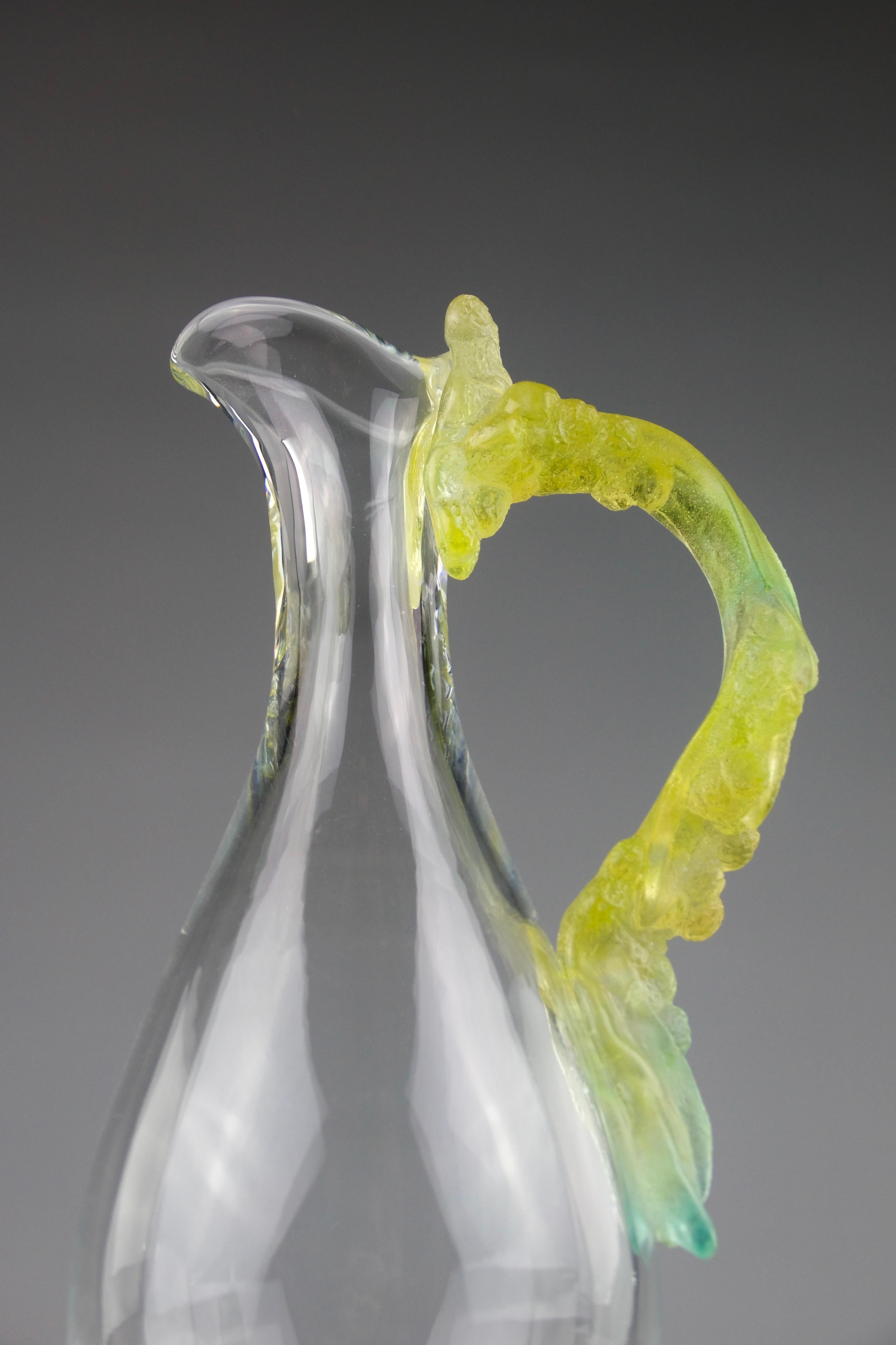 Beautiful Daum France carafe. Handle in glass paste of green and yellow hues and decorations of foliage and berries. Body in Daum Crystal. Signed Daum France.

Very good condition.

Dimensions in cm ( H x L x l ) : 28 x 12 x 9.8

Secure