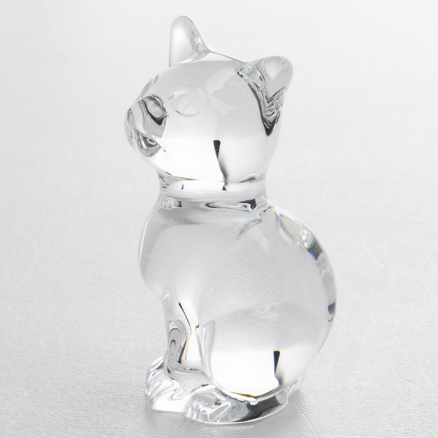 Français Presse-papiers ou sculpture décorative de chat en cristal Daum France en vente