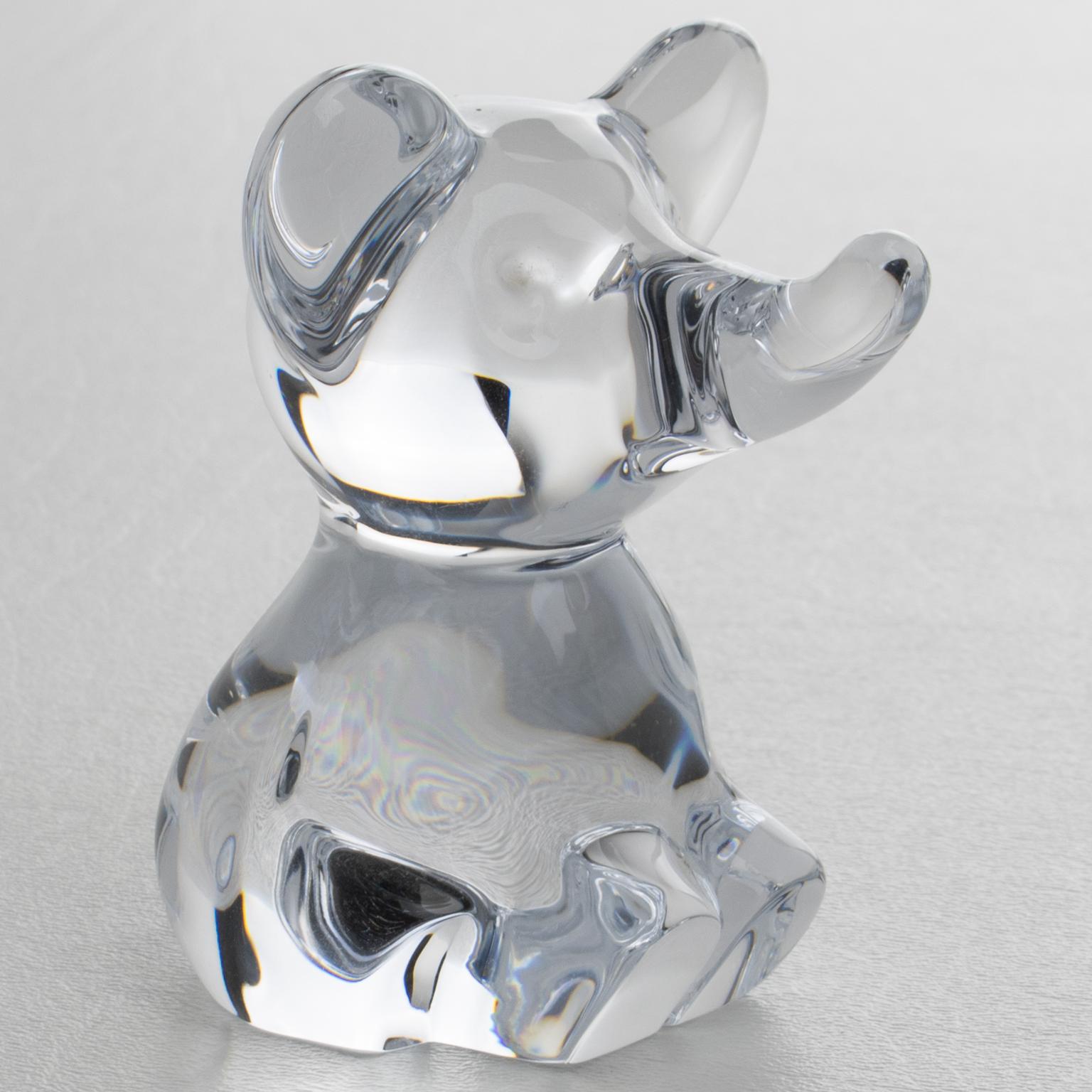 Français Presse-papiers ou sculpture décorative d'éléphant en cristal de Daum France en vente