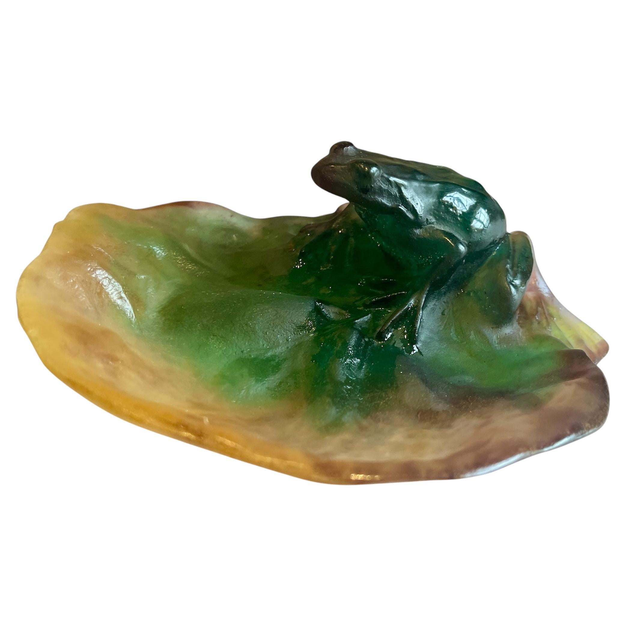 DAUM France - Frosch auf Seerosentablett im Angebot