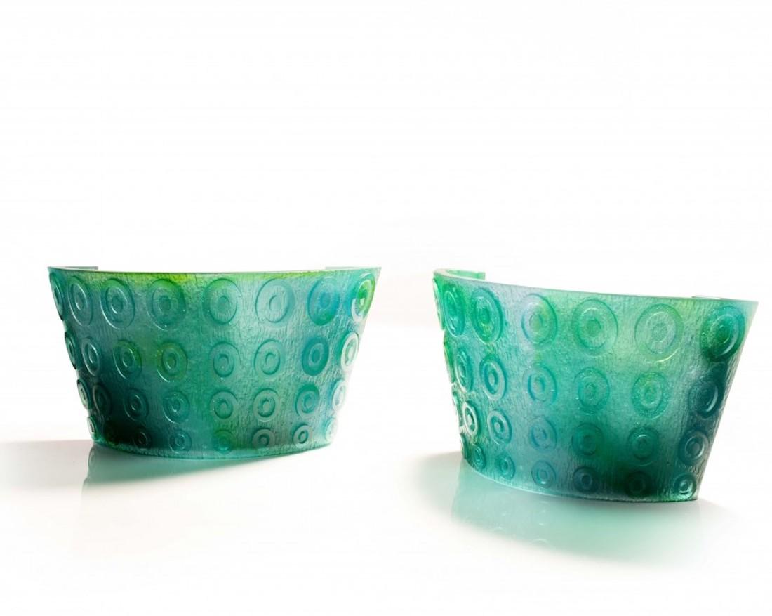 Pair of sconces Daum, France
Rhythms collection
In turquoise blue tinted glass paste, with concentric rings decoration and white metal frame.
Signed 