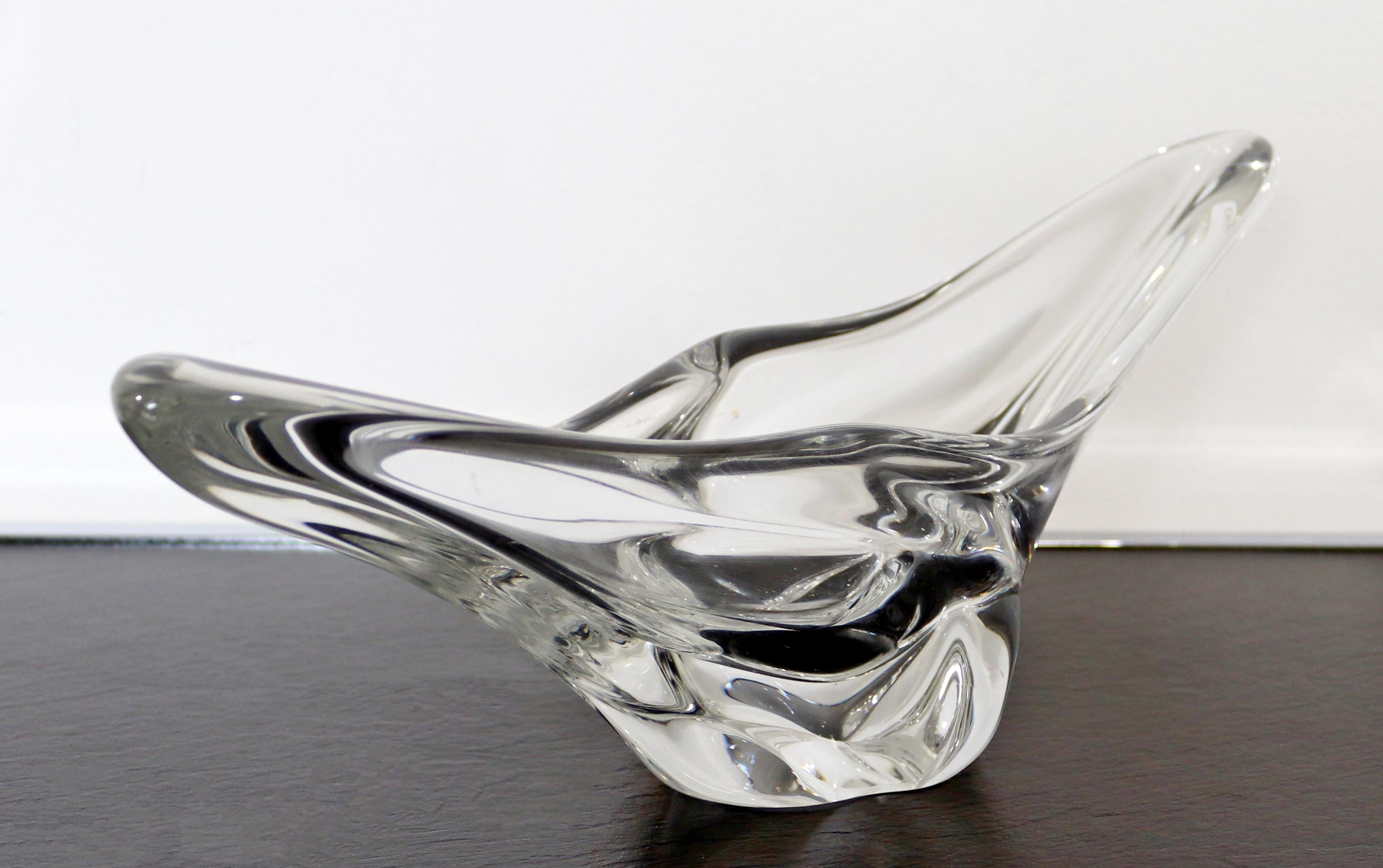 Français Daum France Signé Curvilinear Crystal Clear Glass Art Bowl Table Sculpture