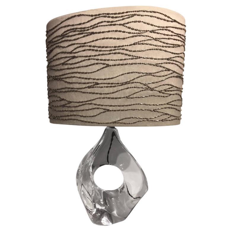 Lampe de bureau Daum France avec abat-jour en soie brodé à la main en vente