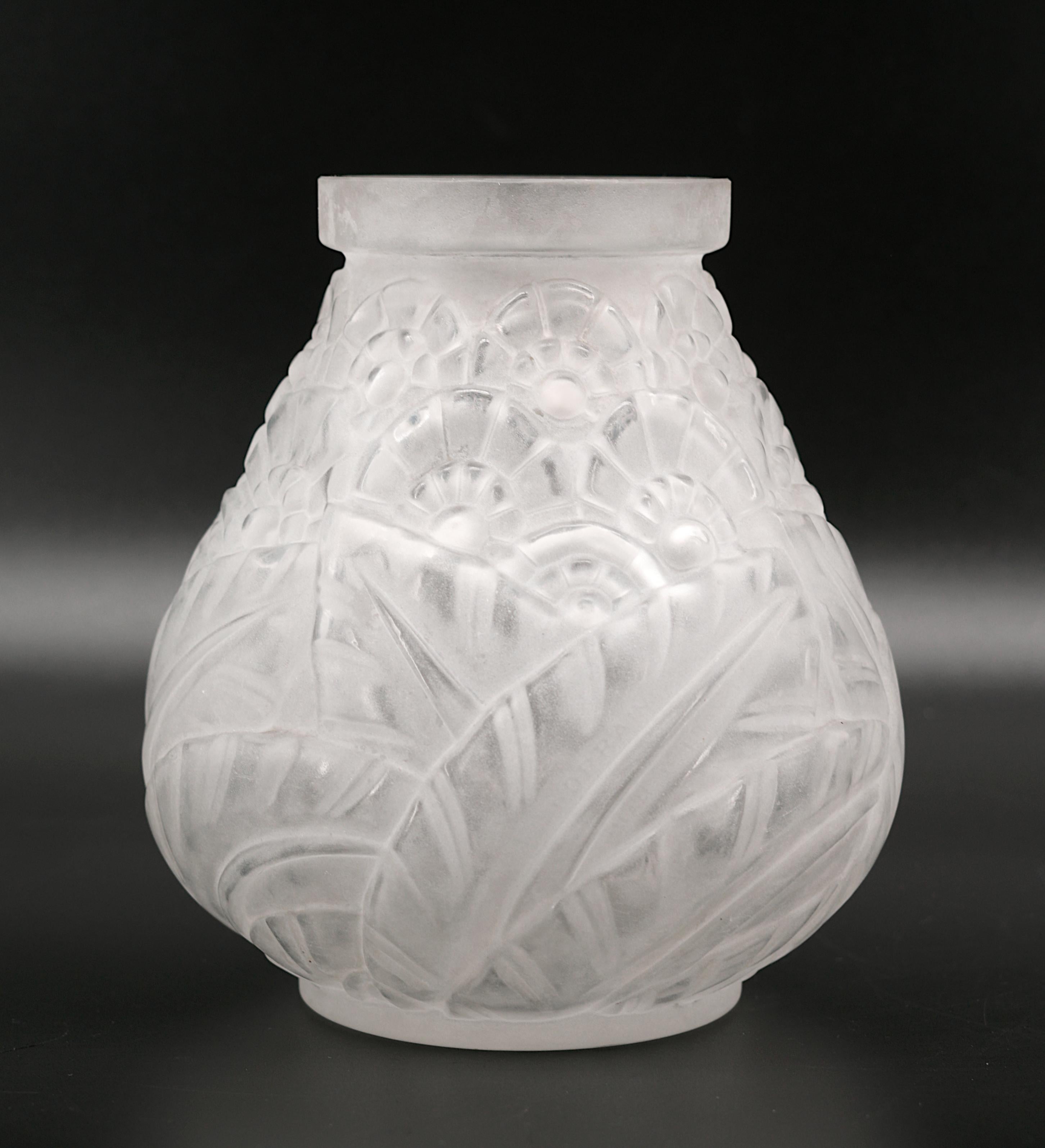 French Art Deco frosted molded glass vase by Daum, Nancy, France, late 1920s. Height: 7.7