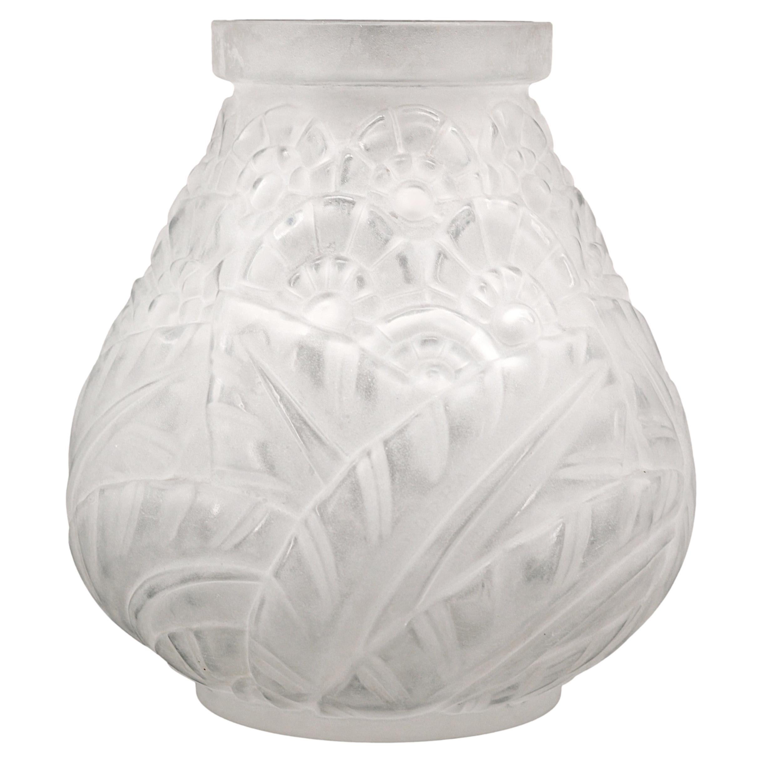 DAUM French Art Deco Frosted Glass Vase, Late 1920s For Sale
