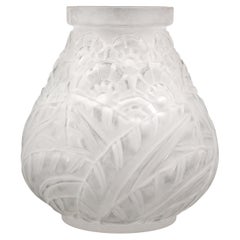 DAUM French Art Deco Frosted Glass Vase, Late 1920s