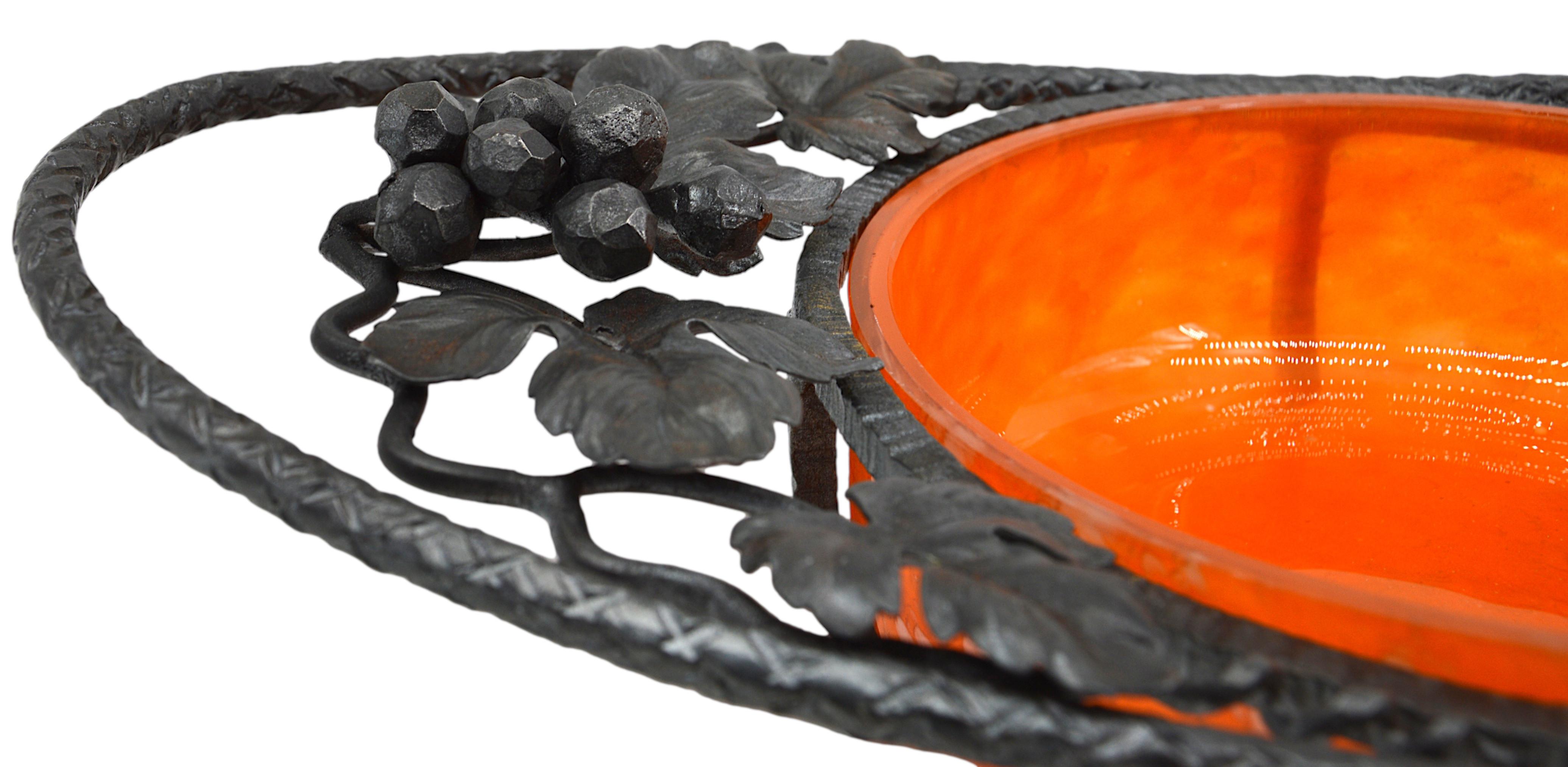 French Art Deco glass vase by Daum (Croismare), France, 1920s. Fruit bowl, centerpiece. Glass and wrought-iron. Grapes. Measures: Width : 18.1