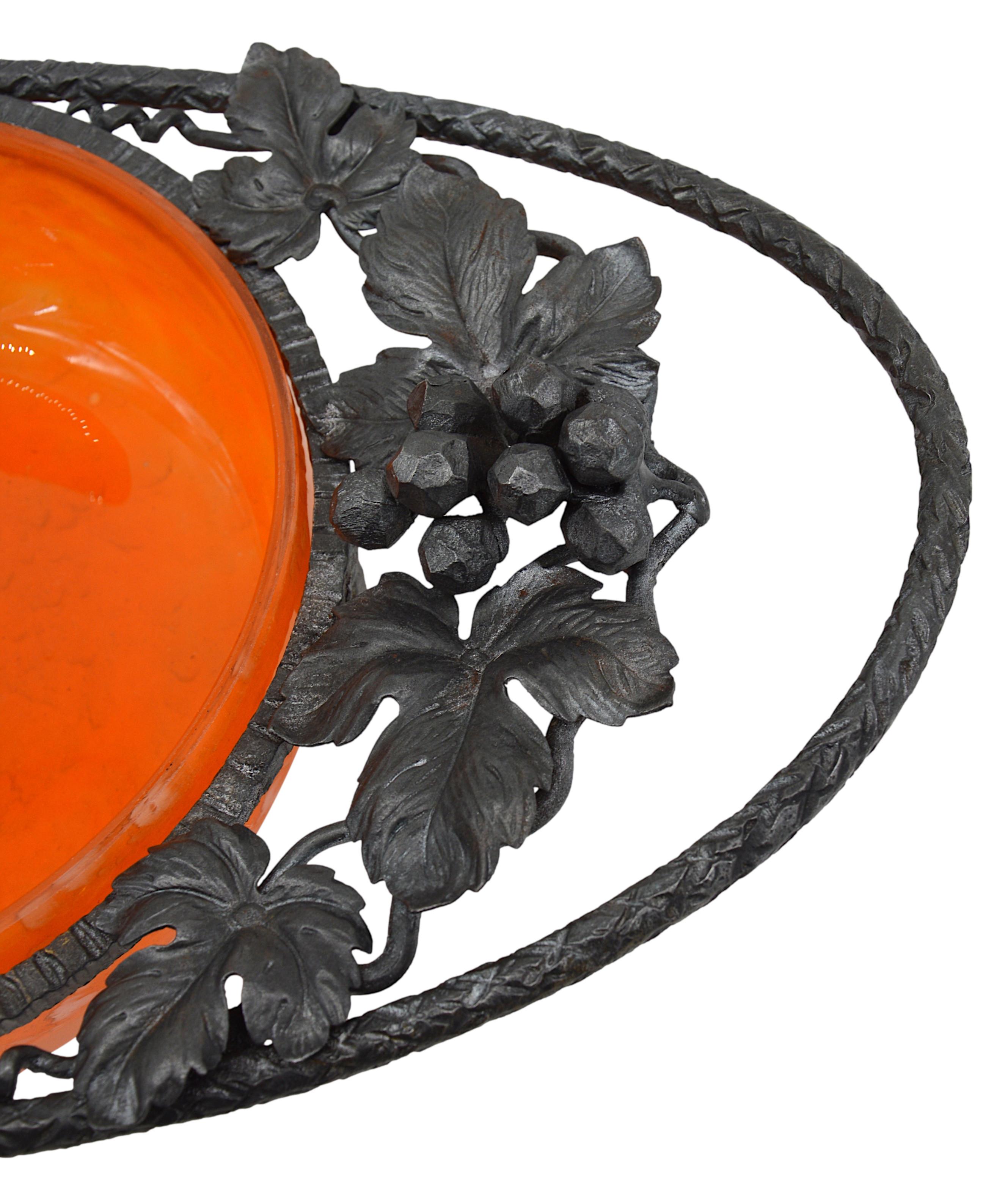 Daum French Art Deco Fruit Bowl, Center Piece, Grapes, 1920 In Excellent Condition For Sale In Saint-Amans-des-Cots, FR