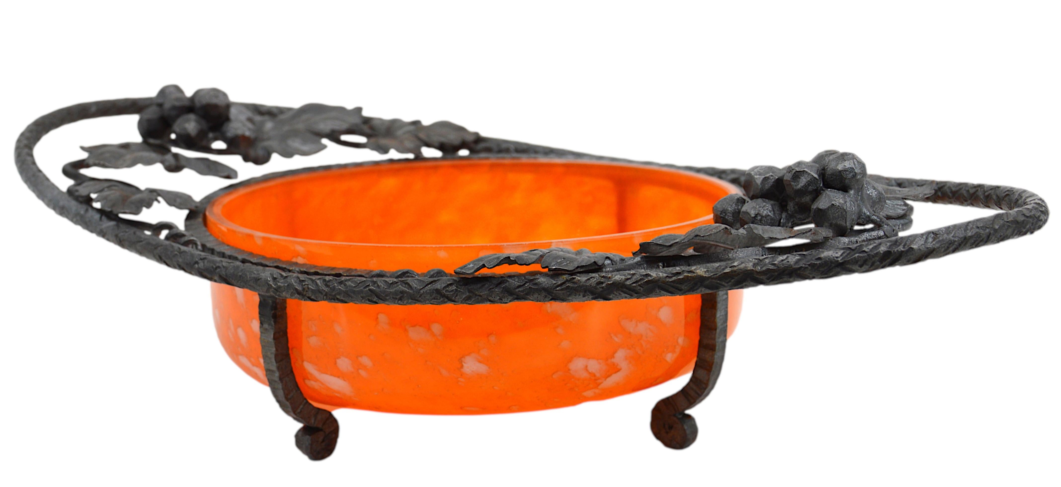 Glass Daum French Art Deco Fruit Bowl, Center Piece, Grapes, 1920 For Sale