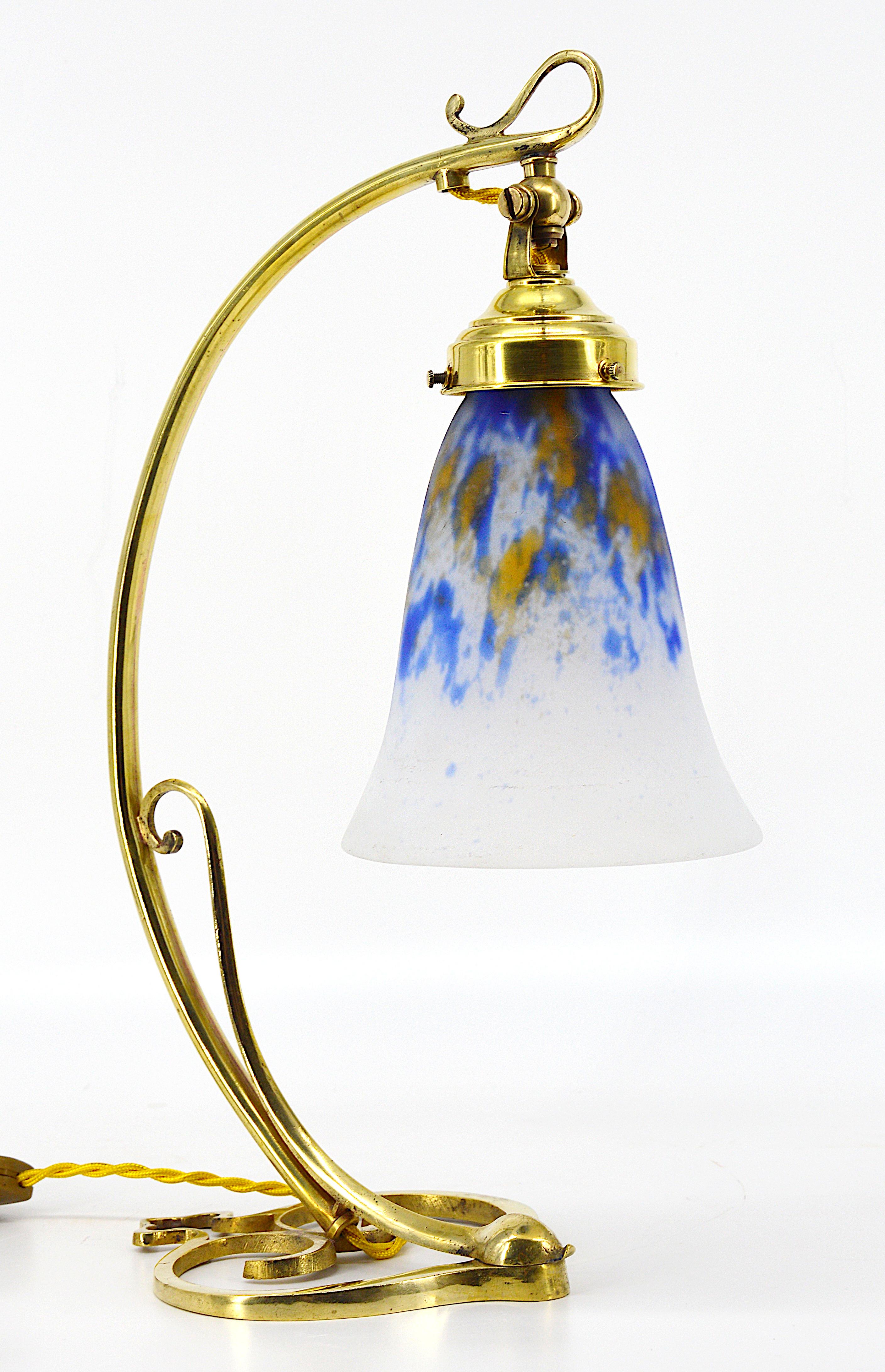 Lámpara de sobremesa Art Decó Nouveau francesa Daum, 1920 Latón en venta