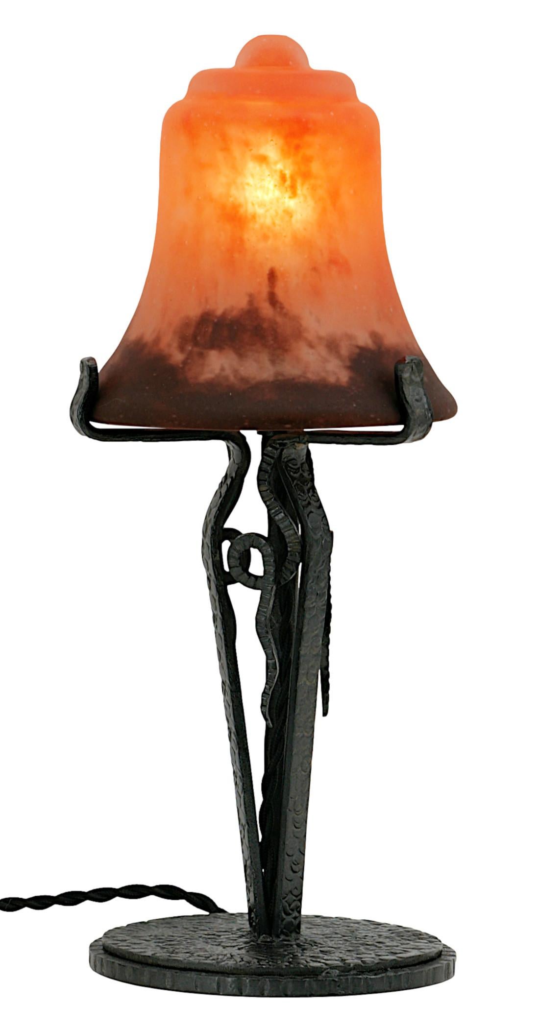 DAUM French Art Deco Table Lamp, 1920s In Excellent Condition For Sale In Saint-Amans-des-Cots, FR