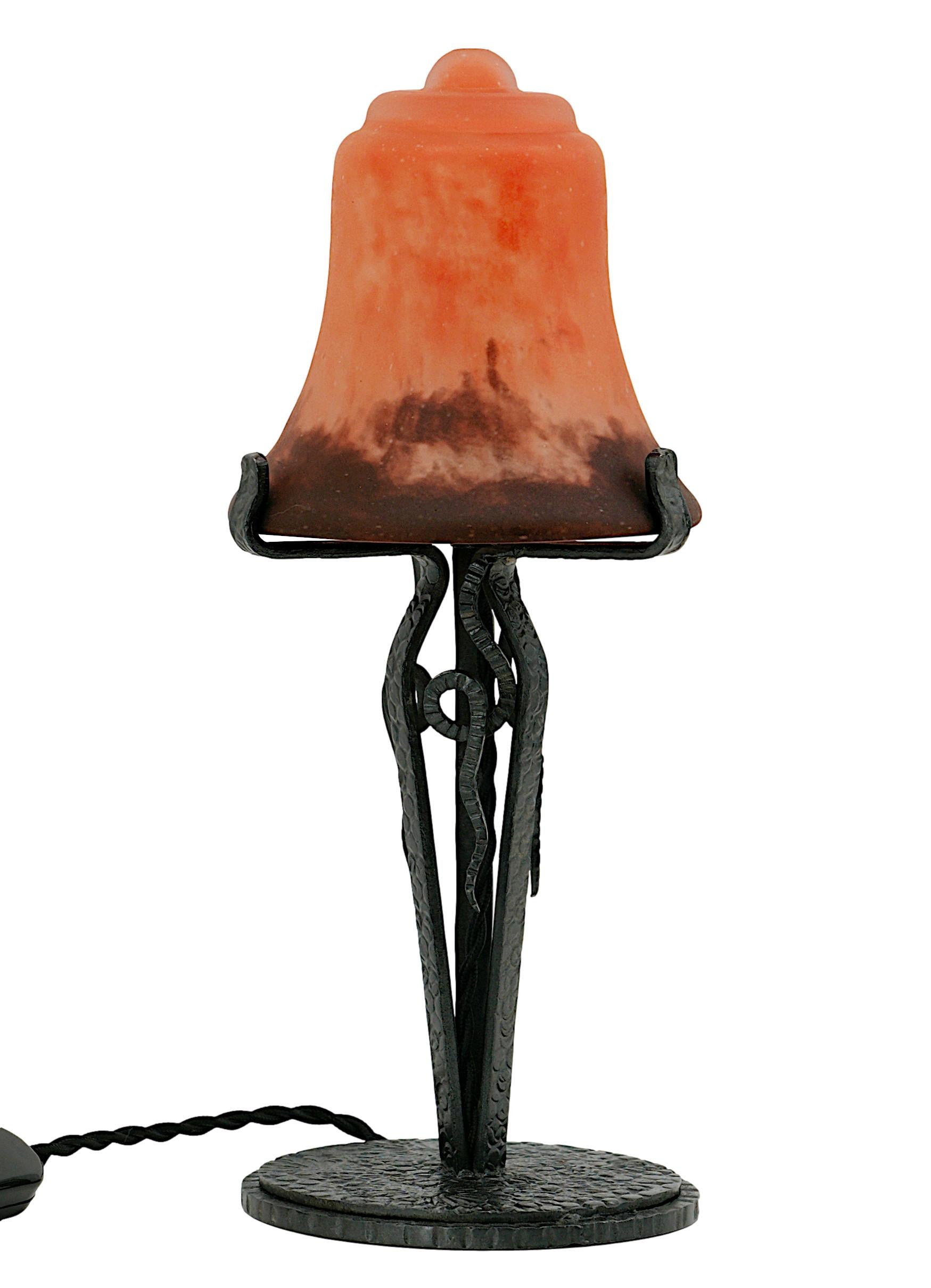 DAUM Lámpara de mesa Art Decó francesa, 1920 en Excelente estado para la venta en Saint-Amans-des-Cots, FR