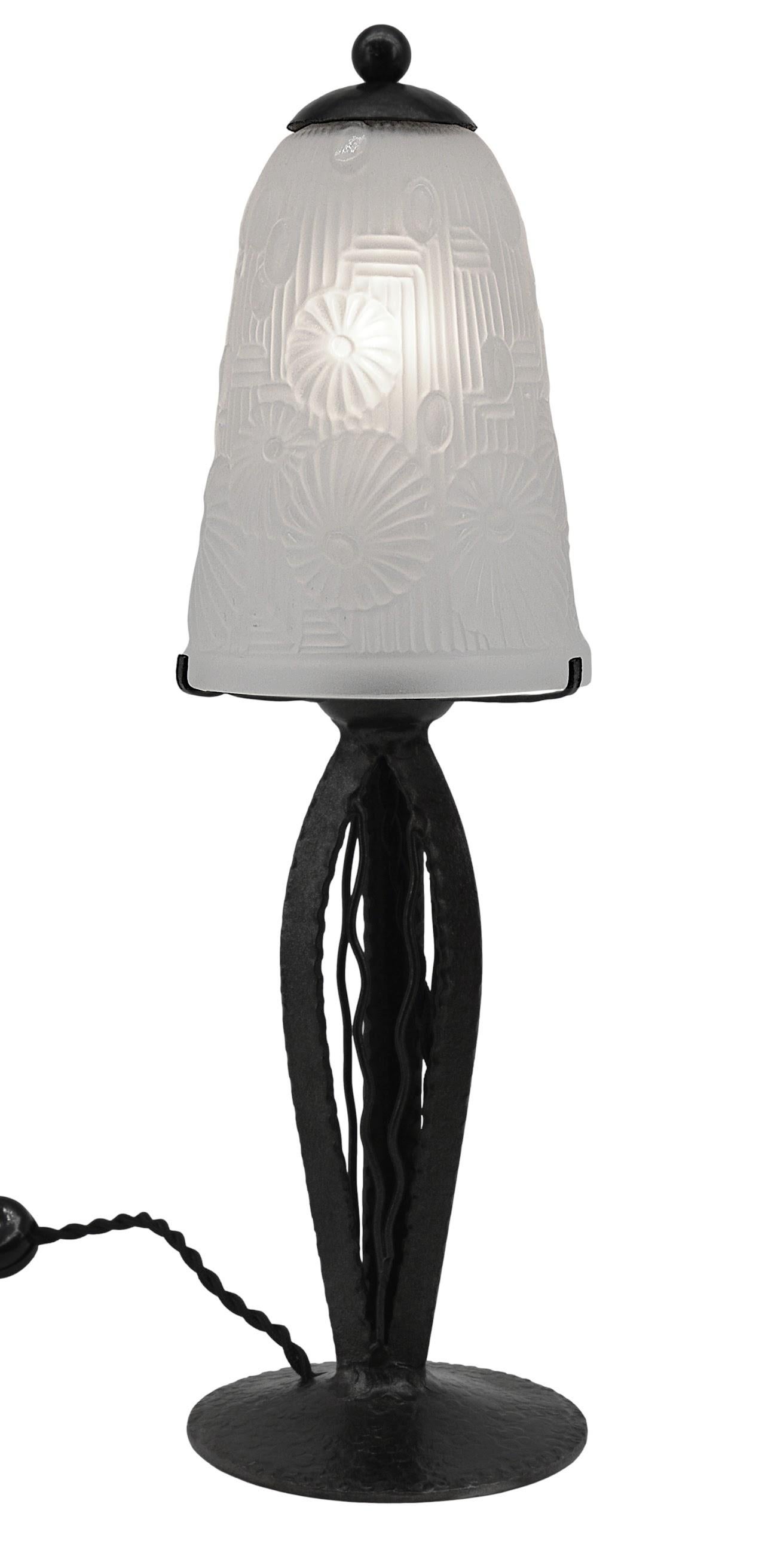 Glass Daum French Art Deco Table Lamp, Ca. 1930 For Sale