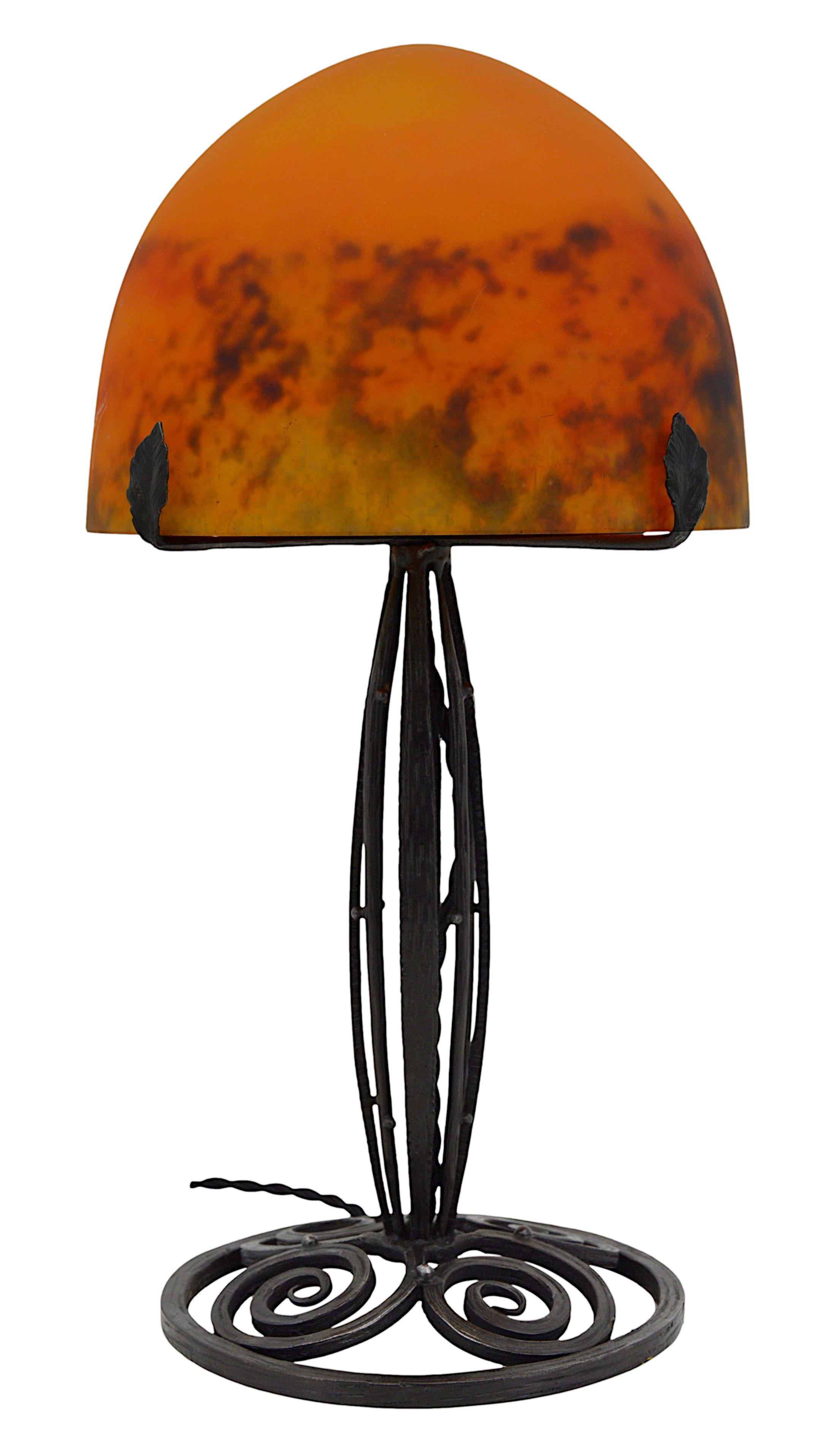 French Art Deco table lamp by Daum (Croismare), France, late 1920s. Blown double glass shade by Daum on its wrought iron base. Colors : orange, red and dark blue. Measures: Height : 16.3