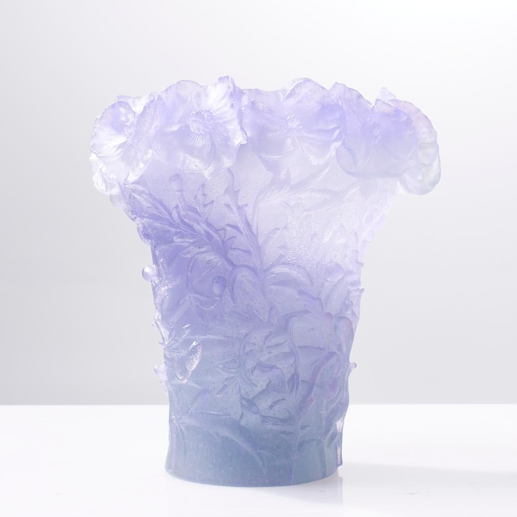 Daum Französische Pate de Verre Hibiskus-Vase in Lavendel, Lavendel (21. Jahrhundert und zeitgenössisch) im Angebot
