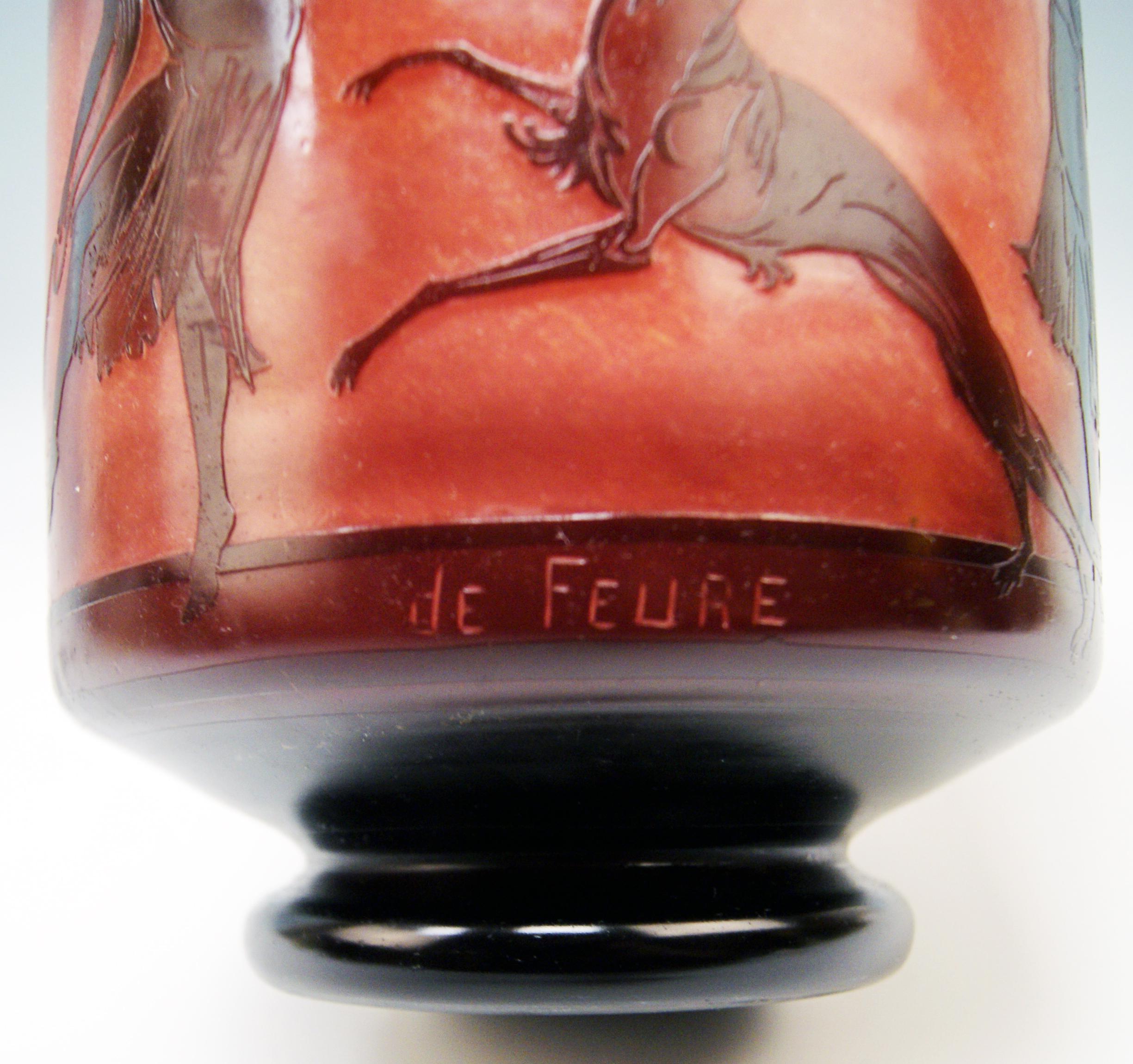  Daum Frères Nancy Cameo Vase by Georges de Feure Frieze Figurines 1925 In Good Condition For Sale In Vienna, AT