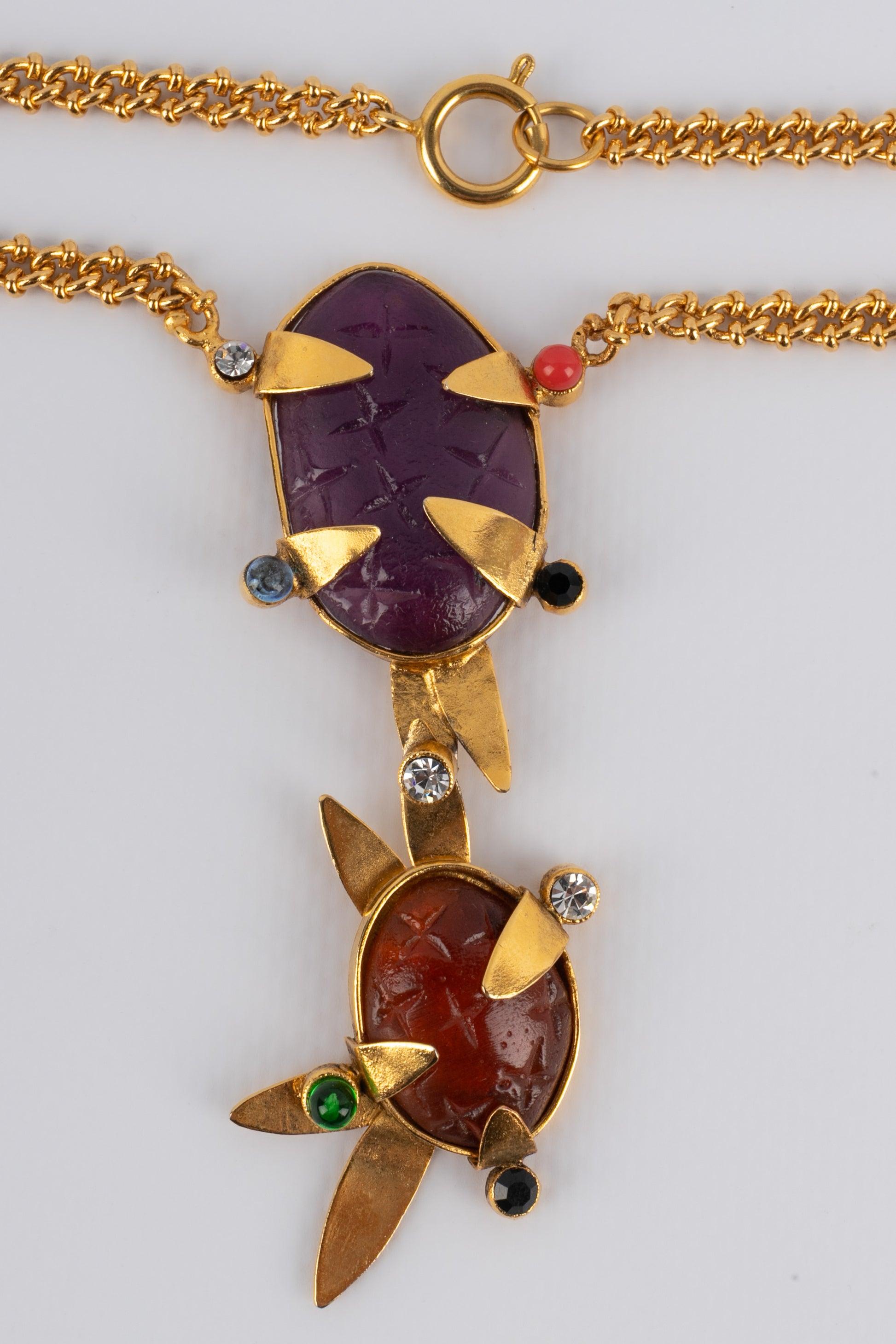 Goldene Metallhalskette von Daum mit Glaspaste und Strasssteinen Damen im Angebot
