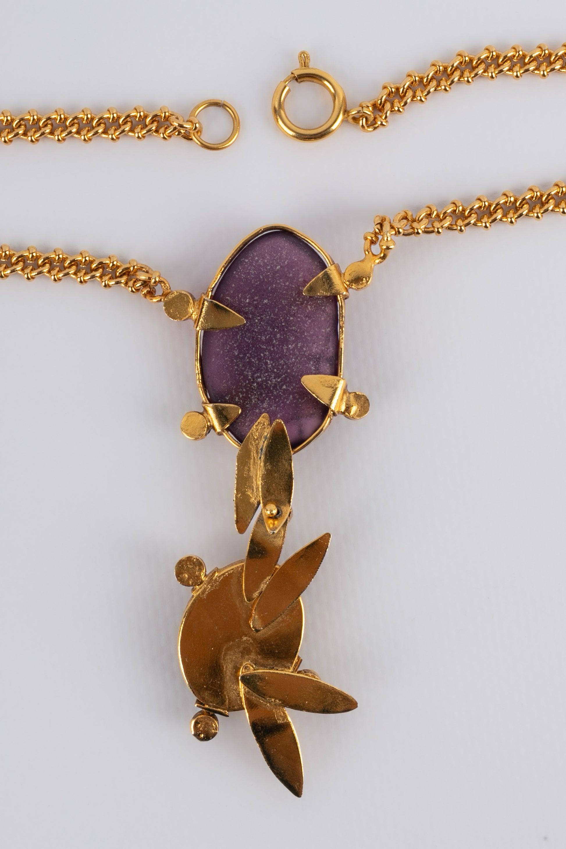 Goldene Metallhalskette von Daum mit Glaspaste und Strasssteinen im Angebot 2