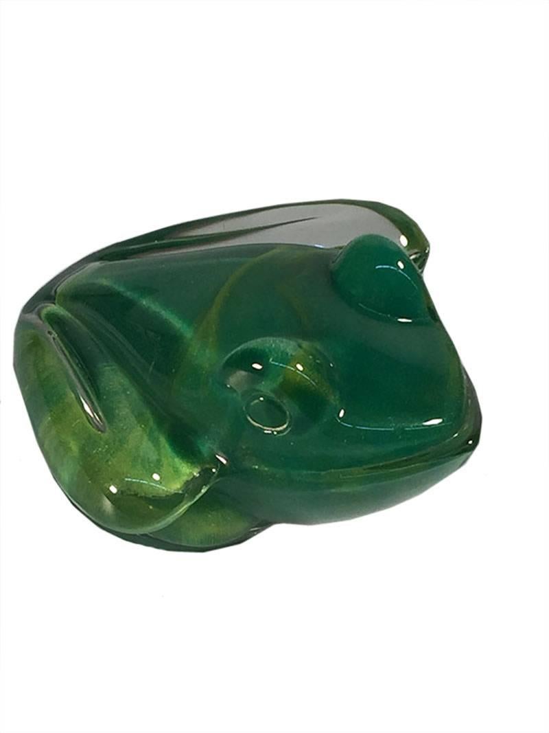 Daum green frog art glass, France 

Frog in green mottled glass cased within colorless glass

Signed Daum France at base

The size is 8.5 cm x 13 cm


    