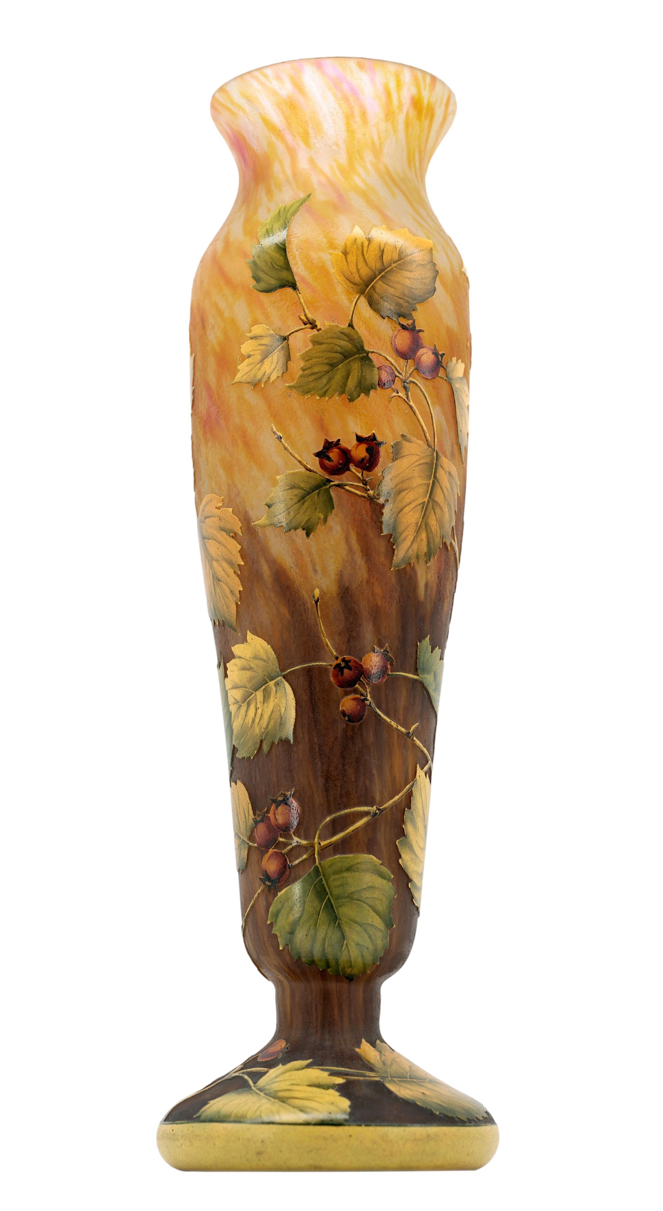 DAUM, grand vase décoré de fleurs de fougère gravées à l'acide, 1910-1915 en vente 4