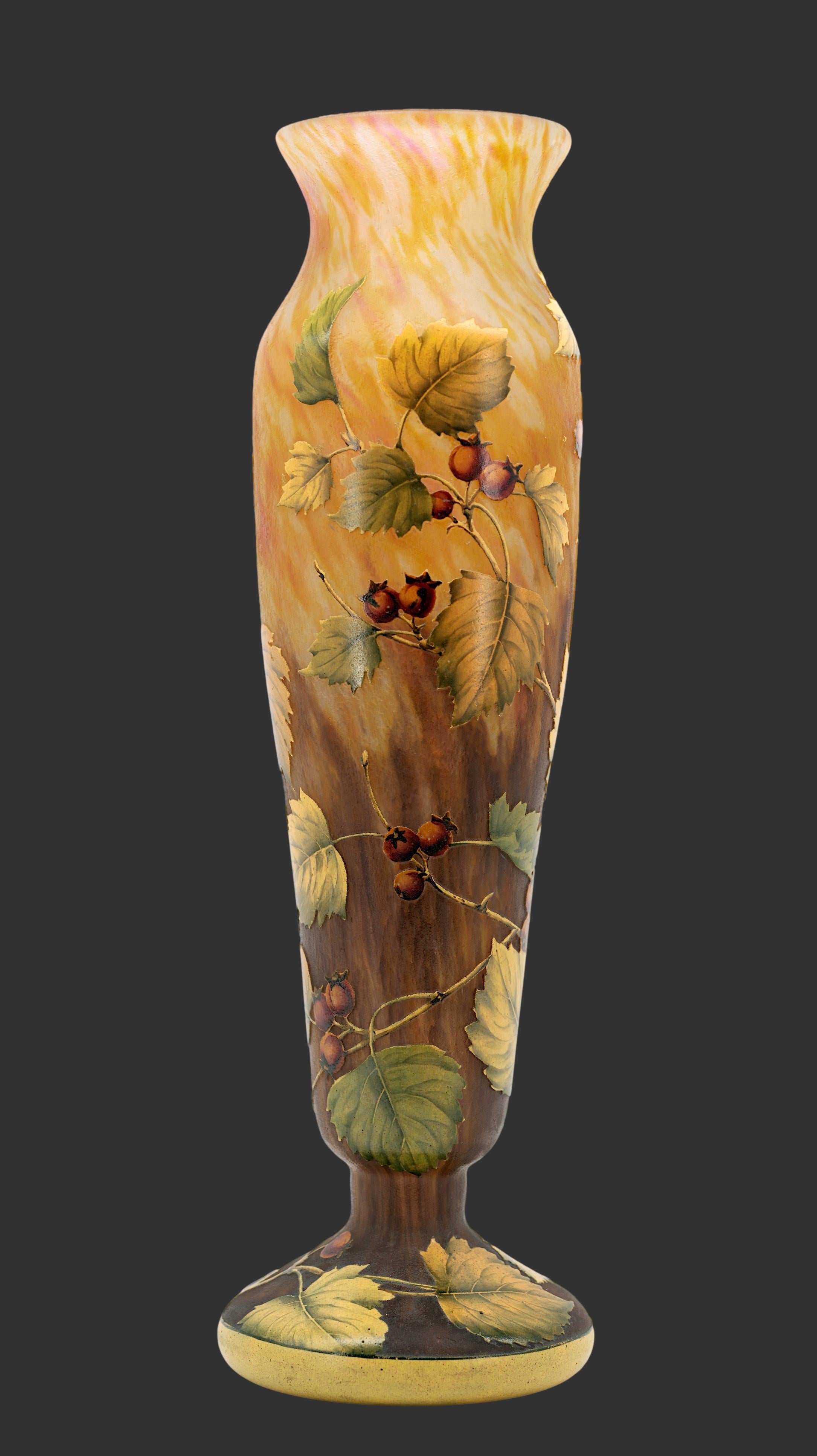 Français DAUM, grand vase décoré de fleurs de fougère gravées à l'acide, 1910-1915 en vente