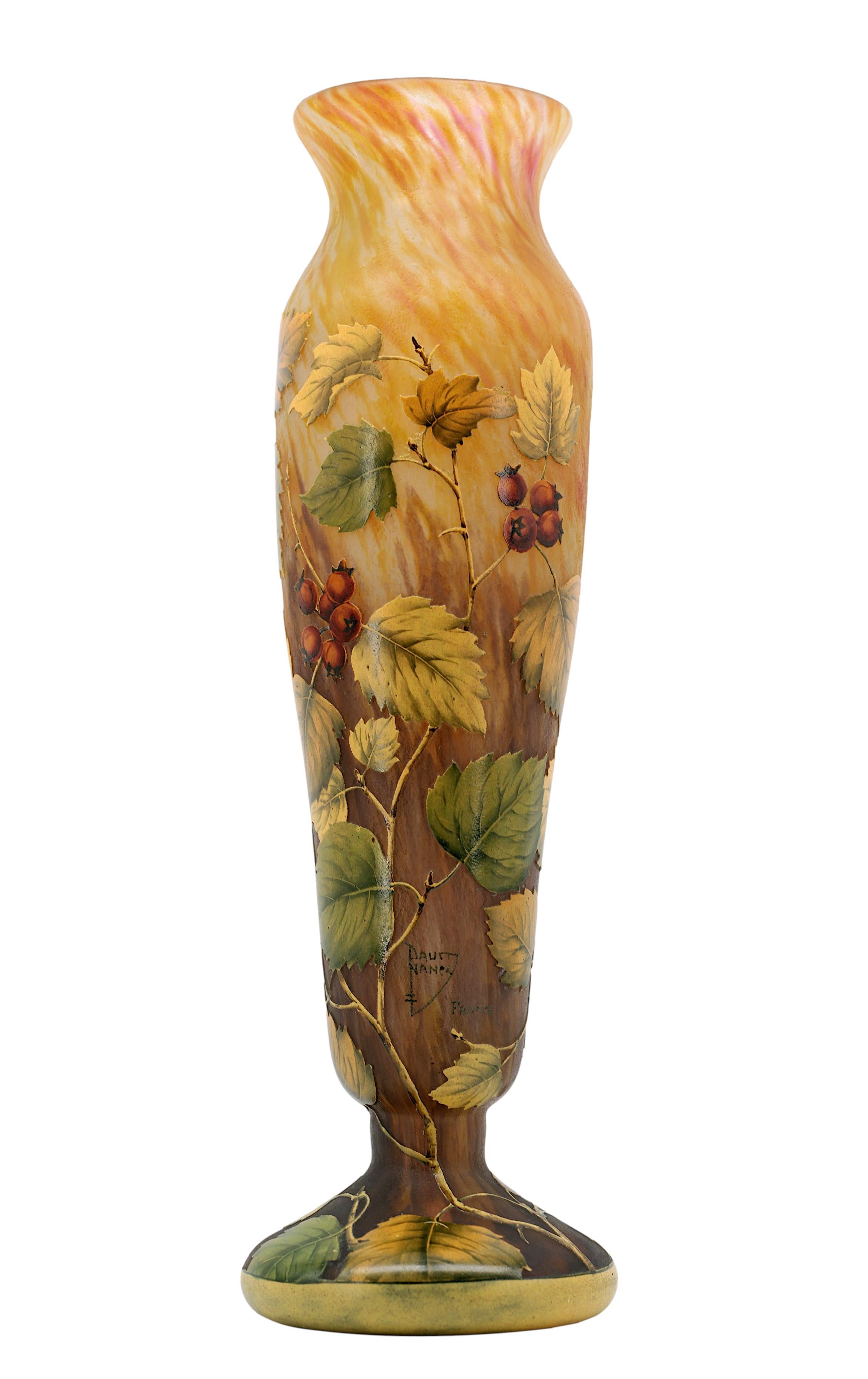 DAUM, grand vase décoré de fleurs de fougère gravées à l'acide, 1910-1915 en vente 2