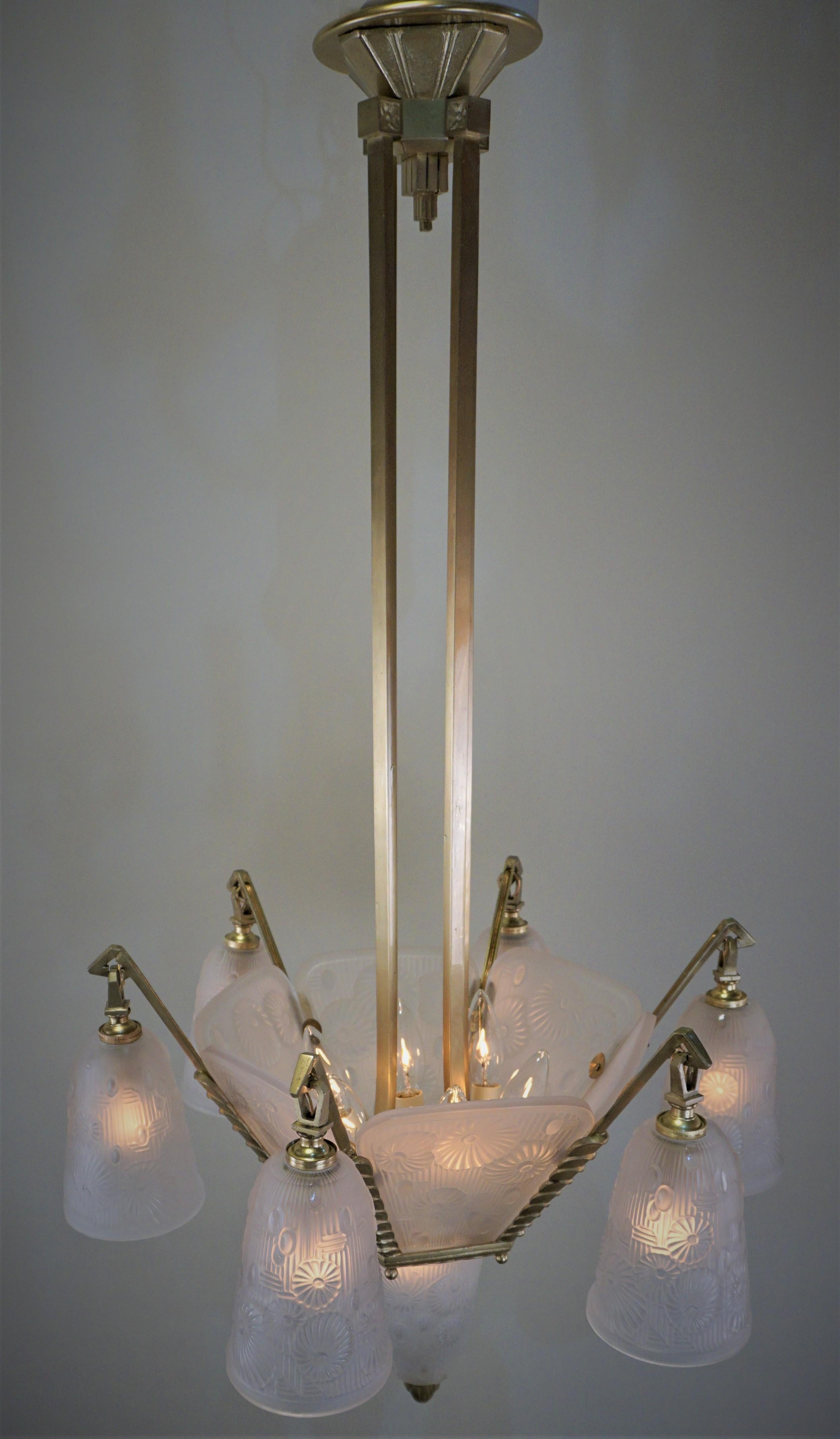 Daum/Lorrain 1920s French Art Deco Chandelier 3