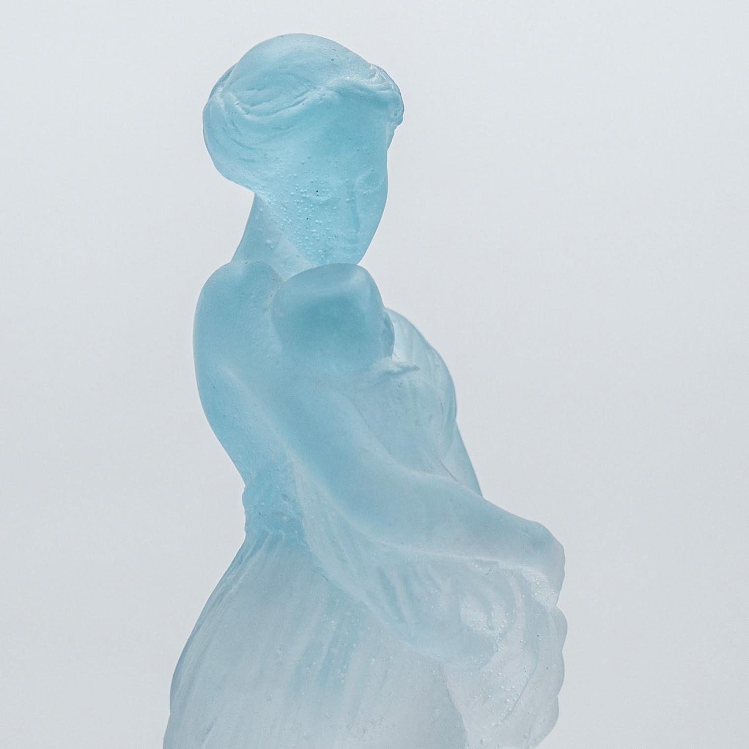Escultura de cristal azul Maternidad de Daum, Francia Otro en venta