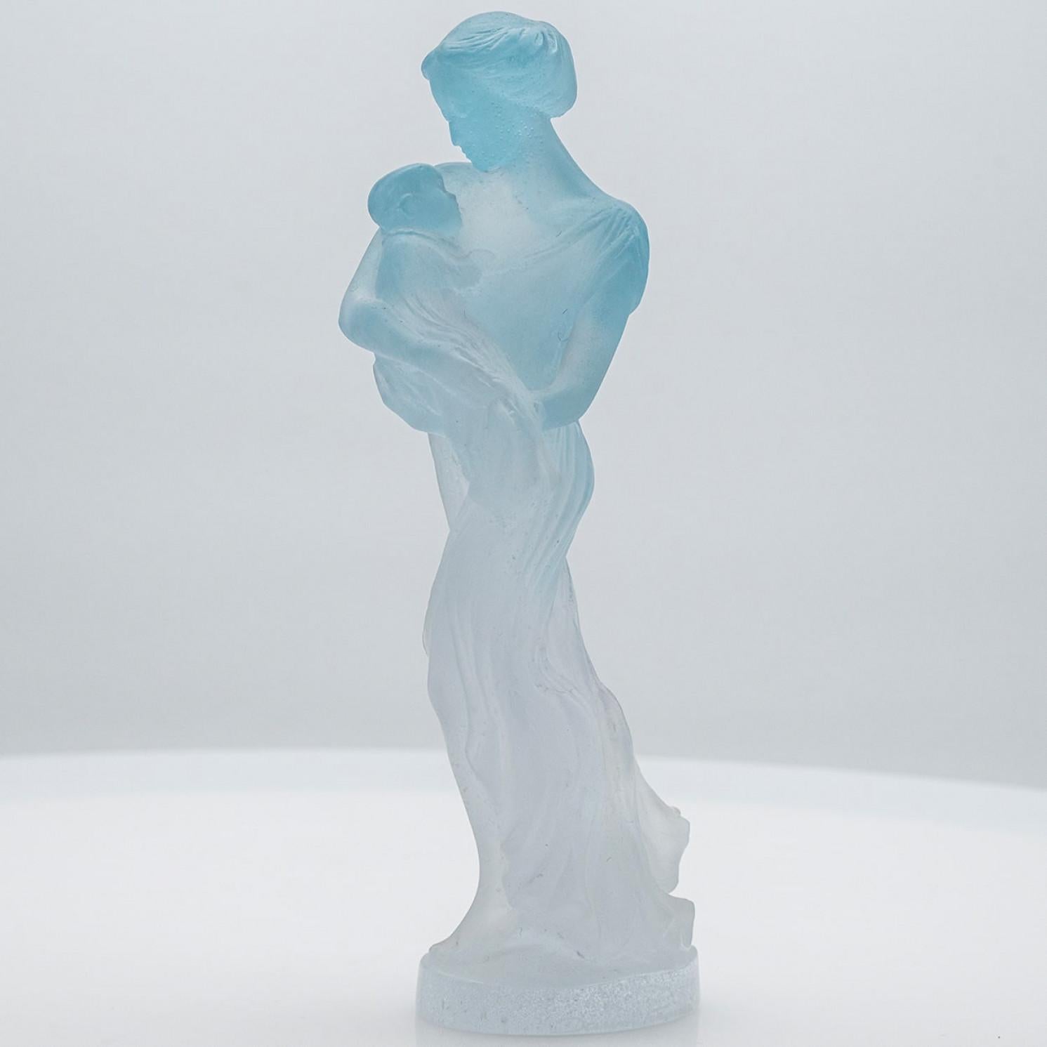 Scultura in cristallo blu Daum Motherhood, Francia In condizioni buone in vendita a Rijssen, NL