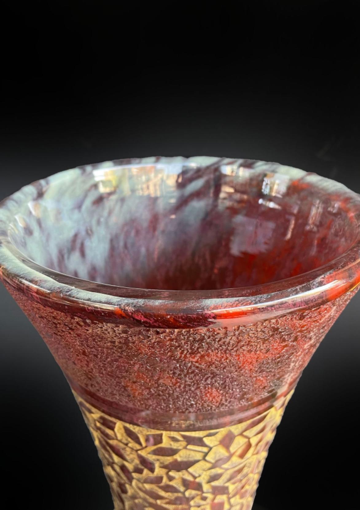 Milieu du XXe siècle Important Vase Cornet en Verre Acide - Daum Nancy en vente