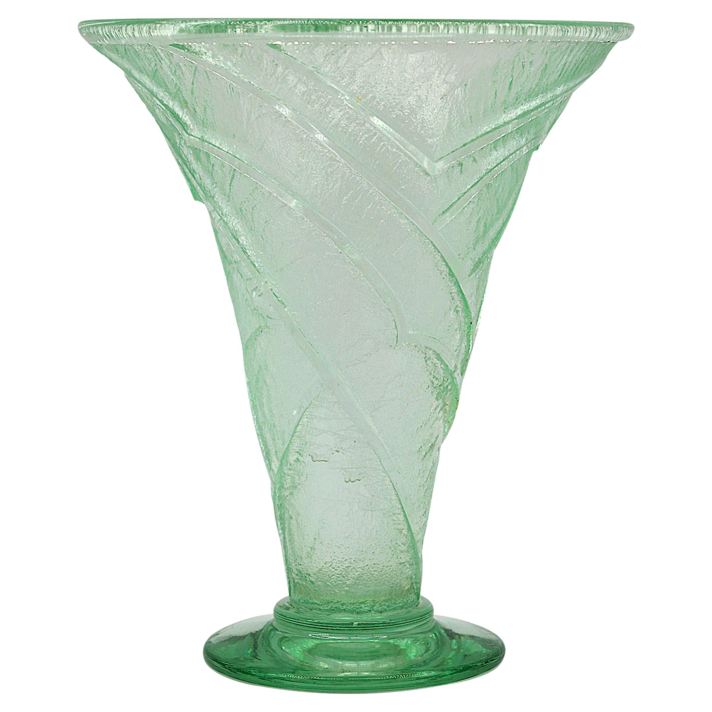 Vase gravé à l'acide Daum Nancy, 1920