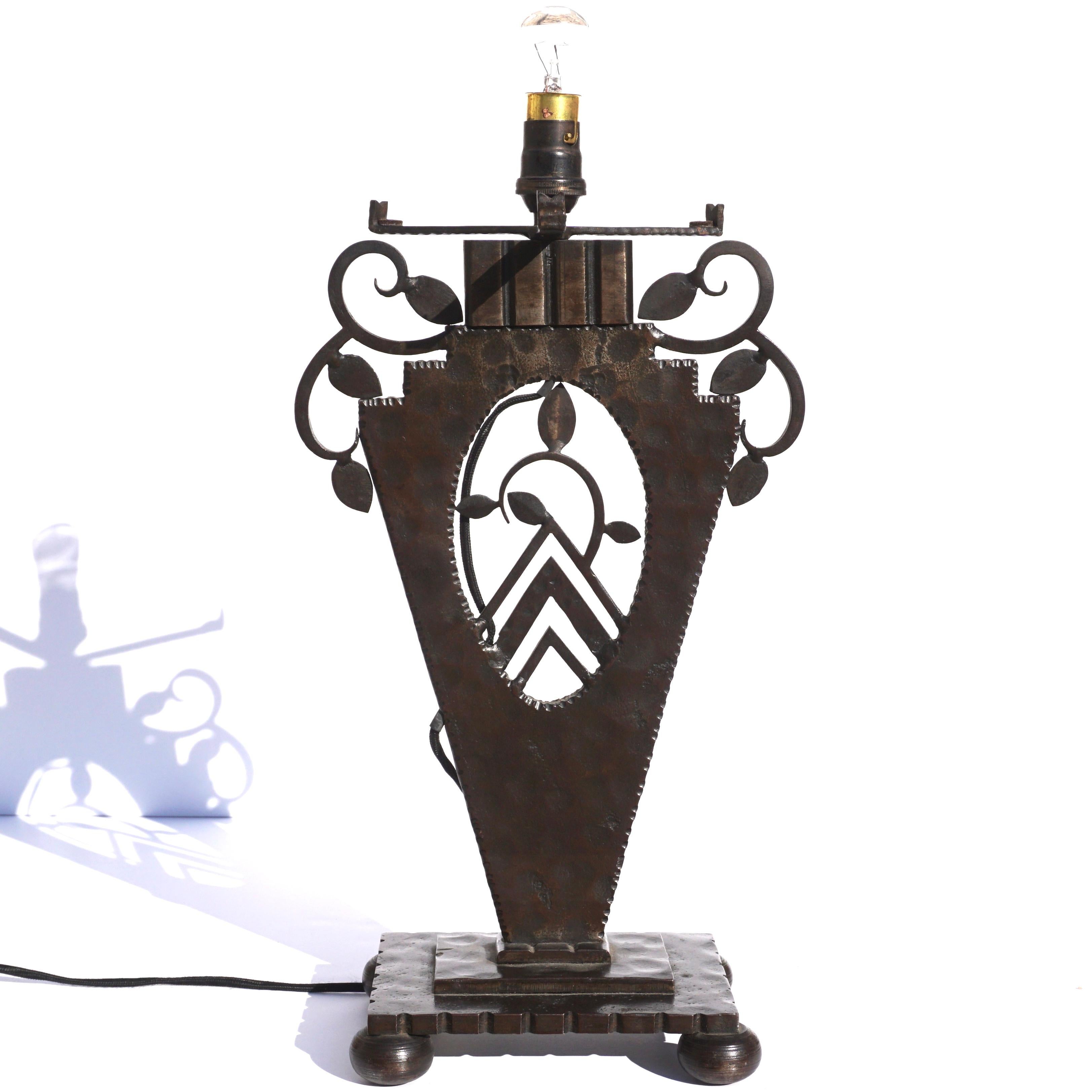 Cuit Lampe de table Art Déco Daum Nancy et Edgar Brandt en vente